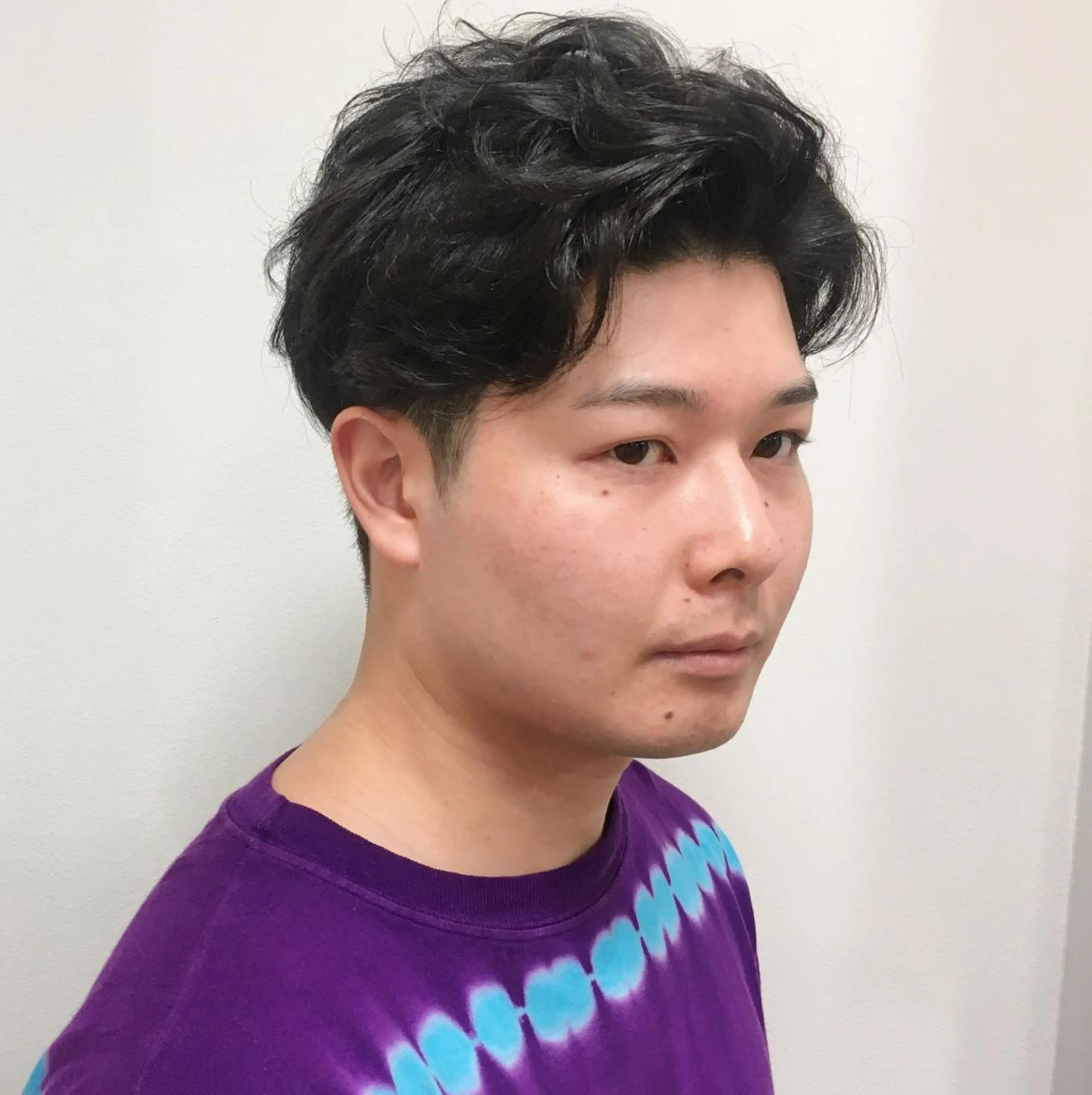 ショート パーマ メンズ かきあげバング ショートヘア プラスト（カットモデル専用枠）所属・すごう こうへいのヘアスタイル