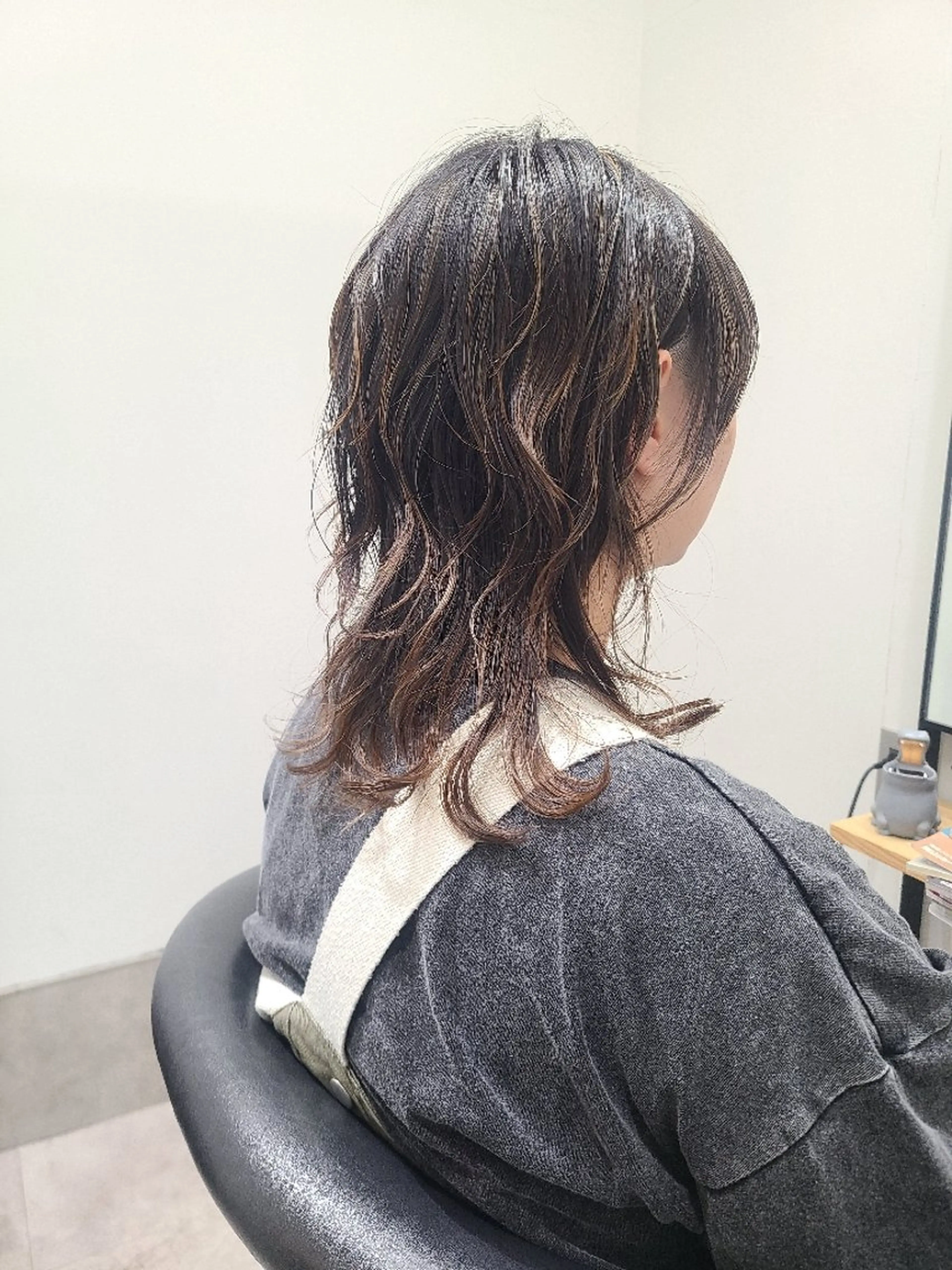 ミディアム カット ヘアカラー トリートメント GO TODAYシェアサロン岡山店所属・🎗️髪質改善・美髪 艶髪🥇小西邦生のヘアスタイル