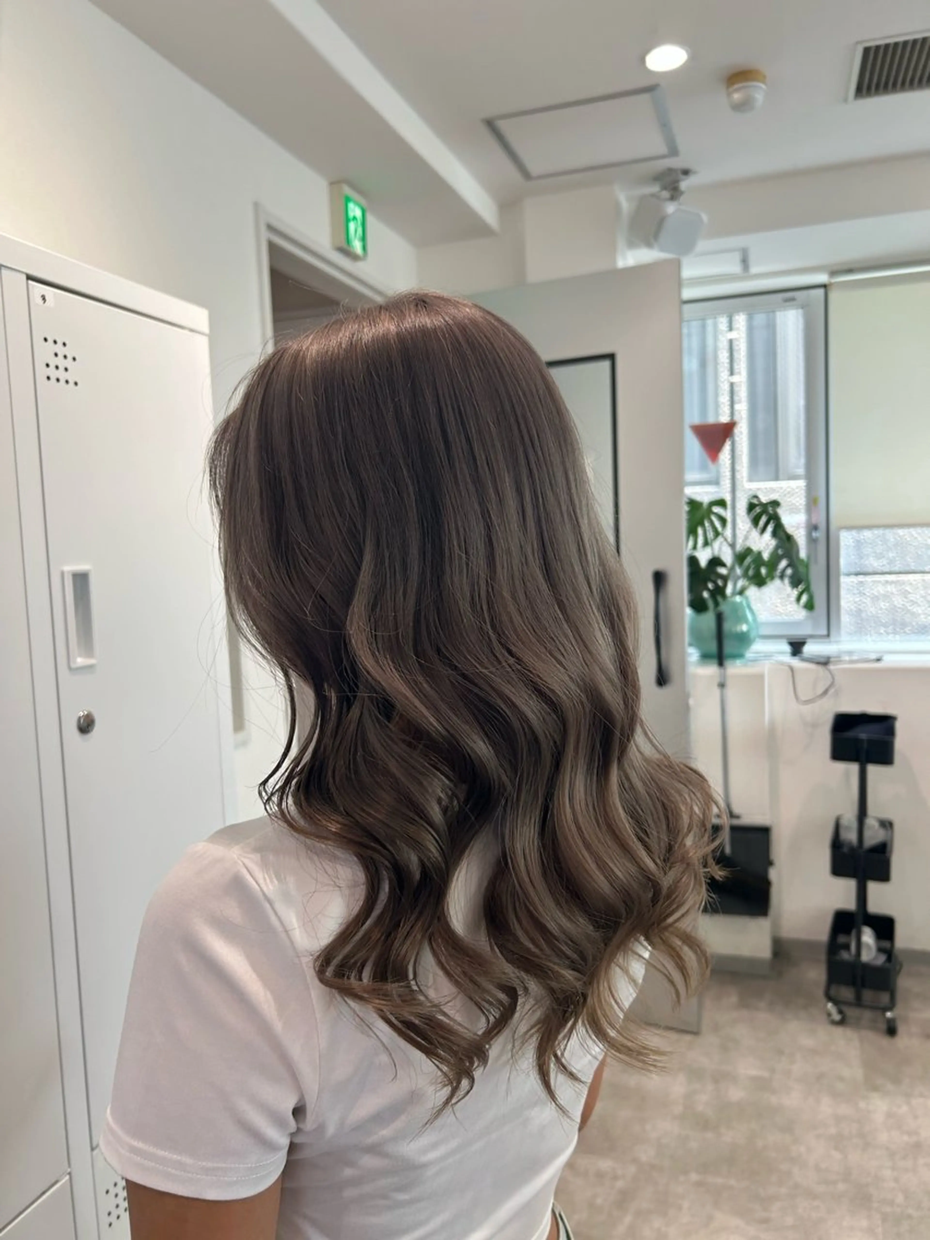 セミロング カラー ヘアカラー トリートメント ブリーチ/ベージュ /レイヤー/ひよりのヘアスタイル