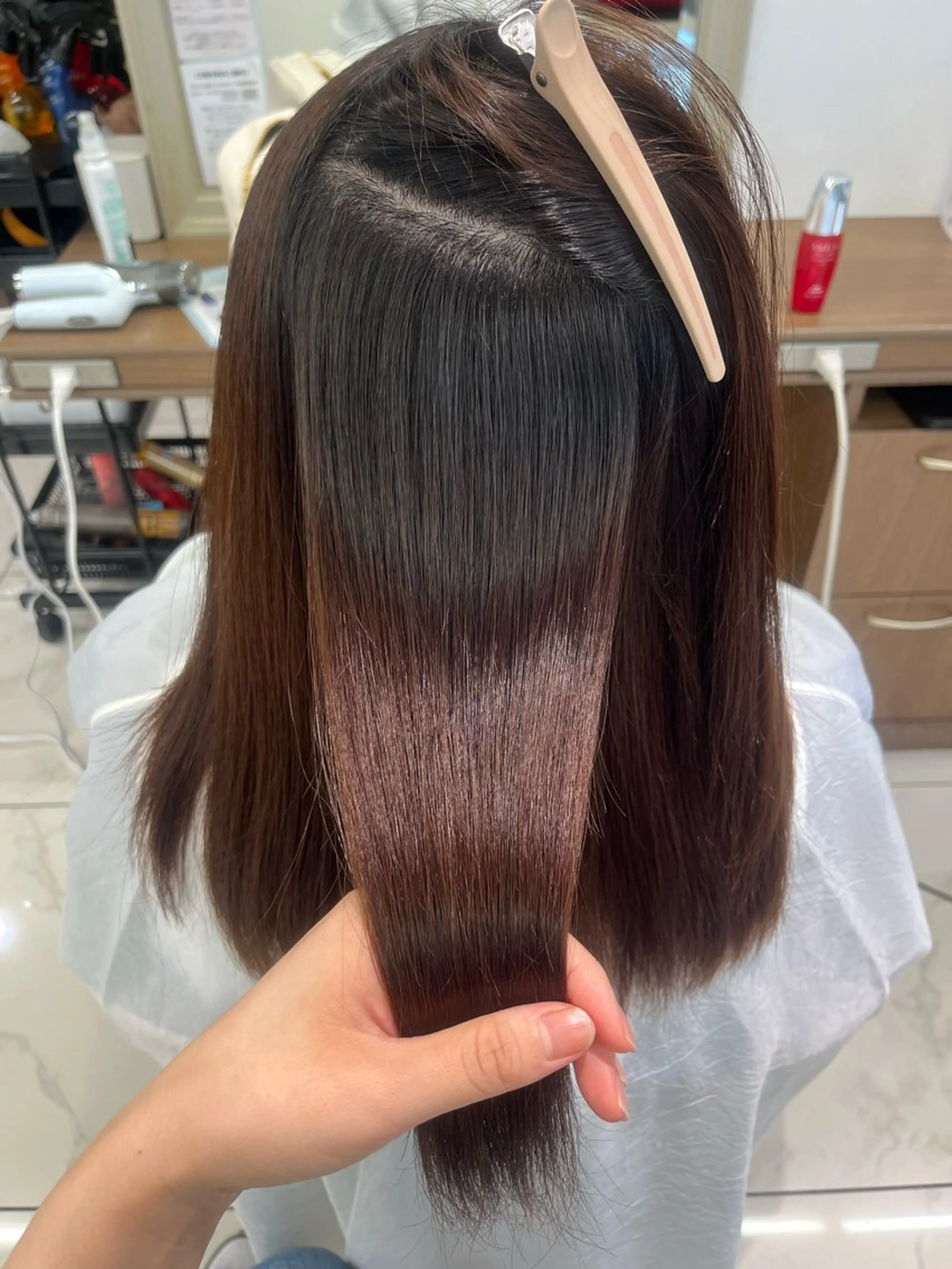 セミロング 縮毛矯正 西山梨々【12/1〜 産休を頂きます🎀】のヘアスタイル