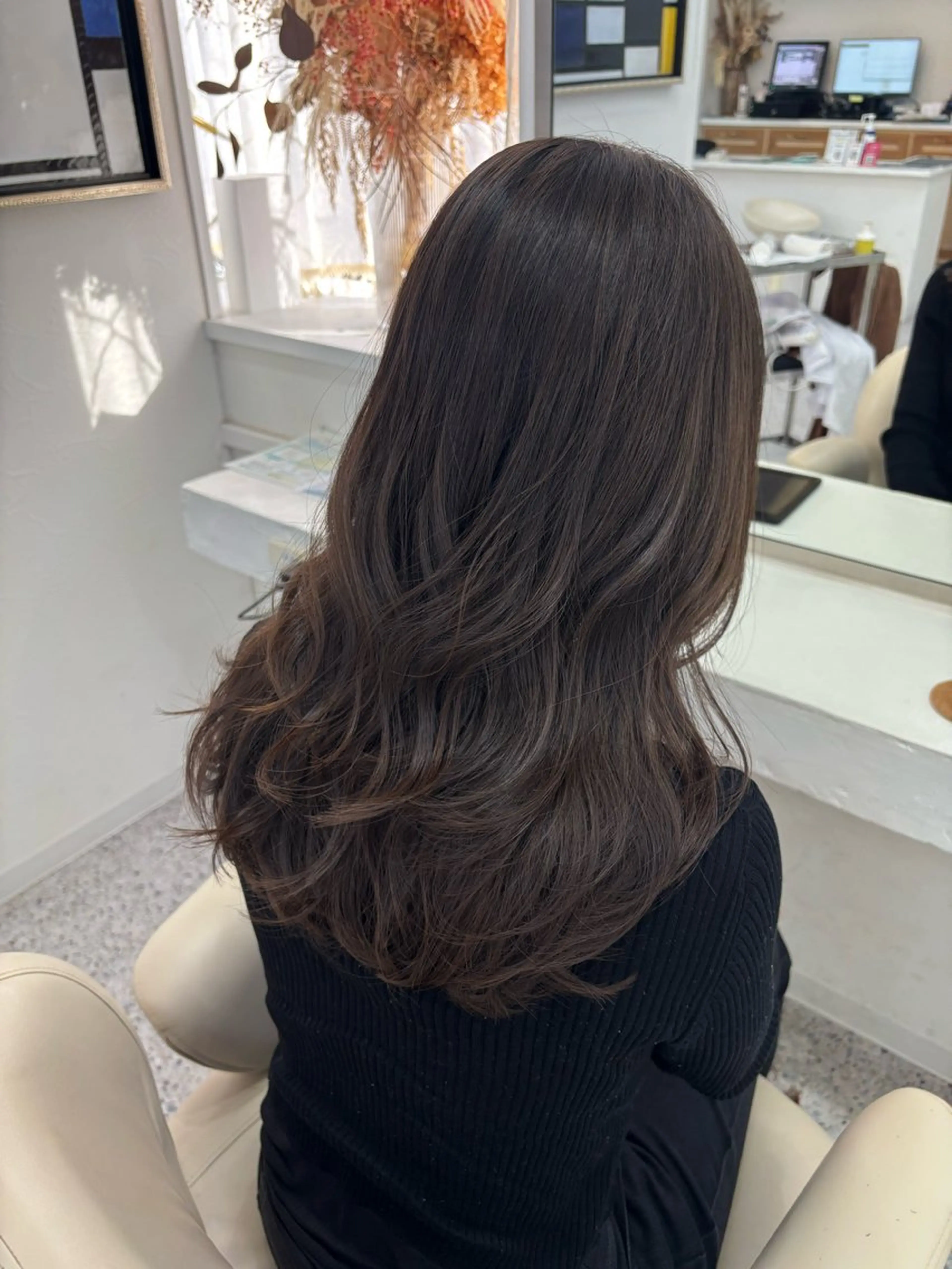 ロング カラー LOMARLIE JURIAのヘアスタイル