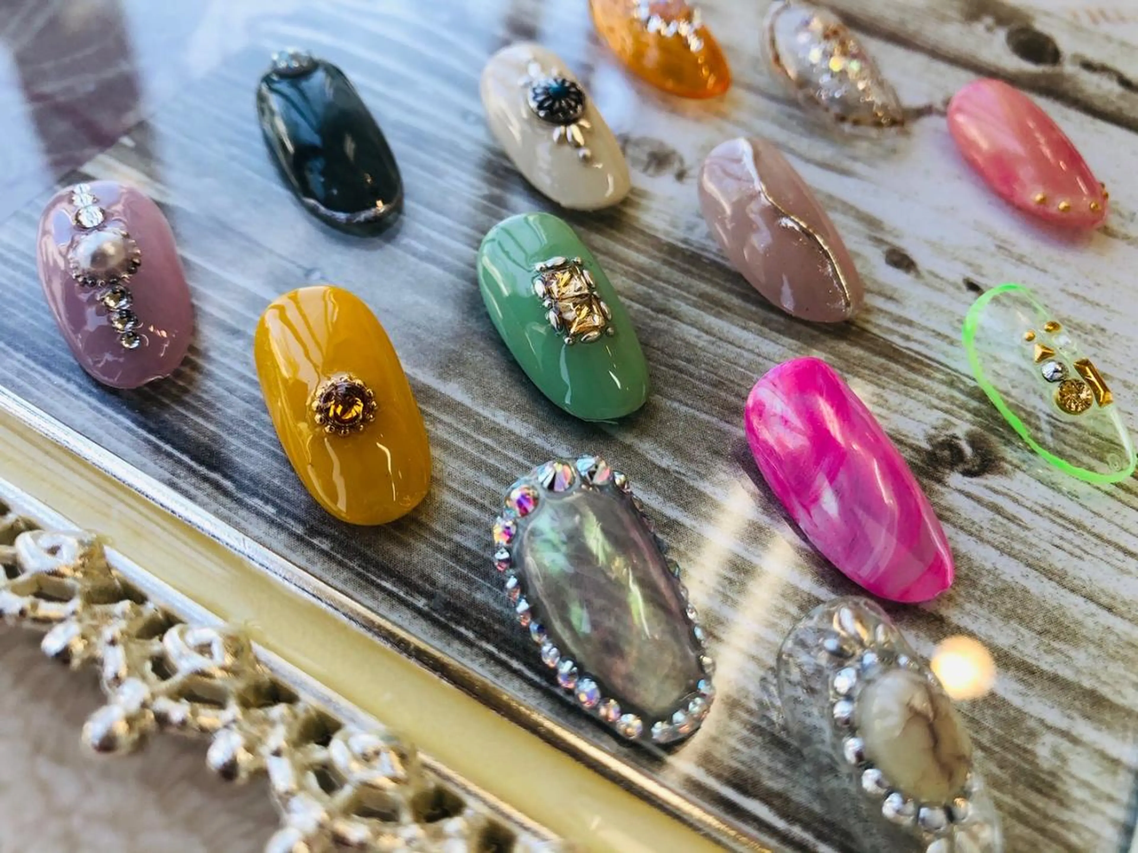 ネイル 【尾下】 ロイヤル•セラピストのネイルデザイン