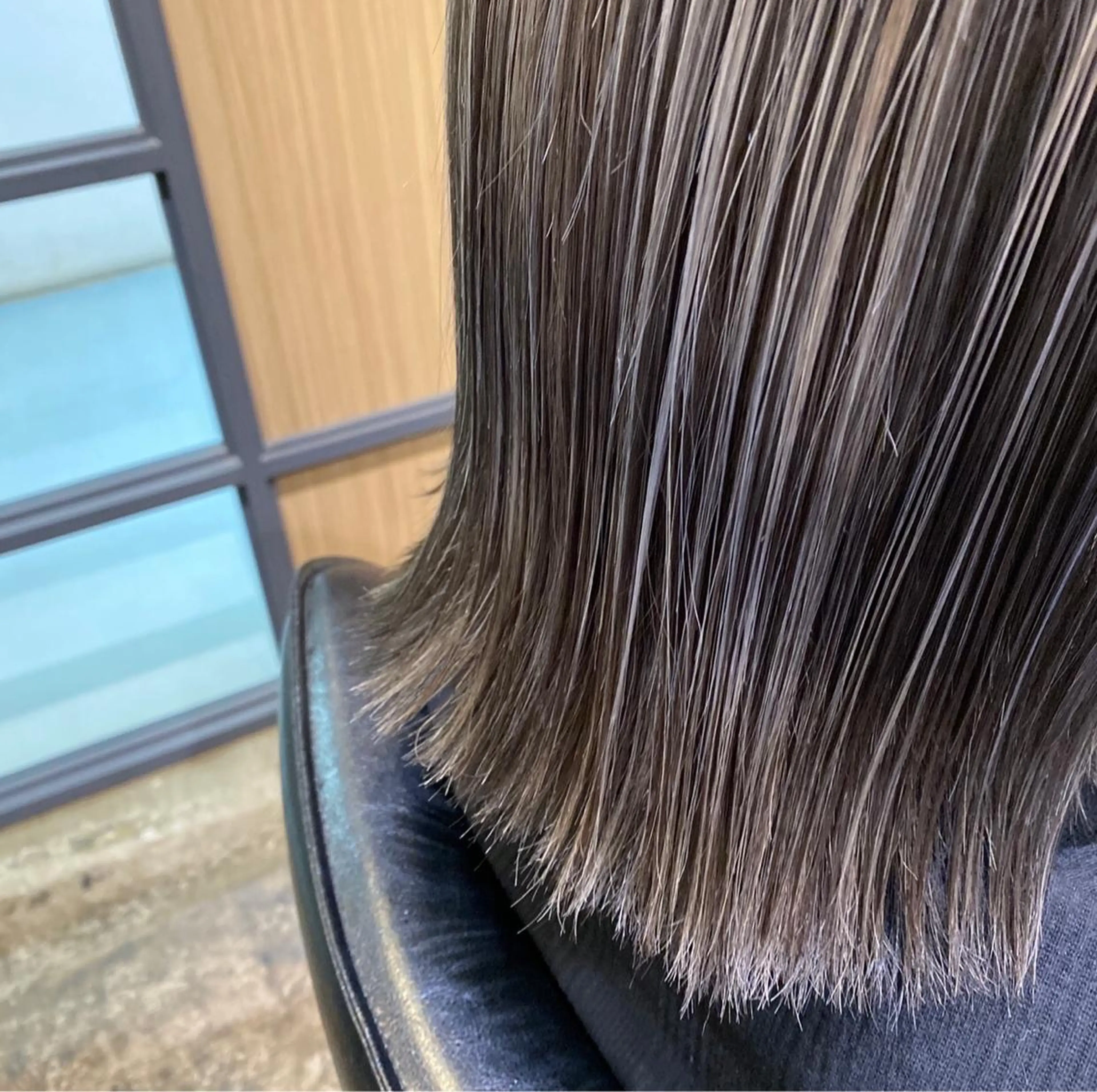 ミディアム カラー akane .のヘアスタイル