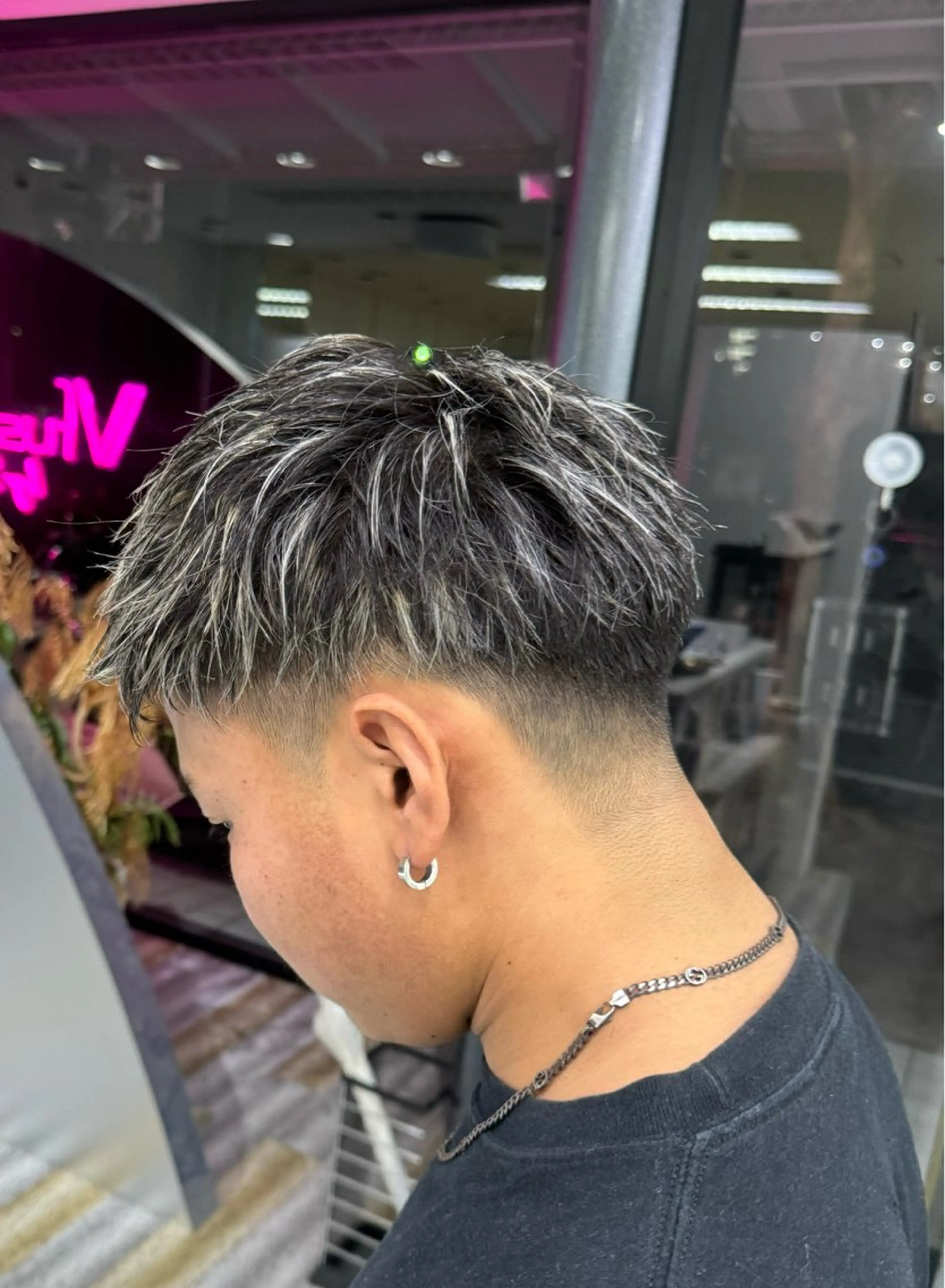 ショート カラー メンズ メンズハイライト メンズメッシュ ハイライトカラー メッシュ ハイライト カット ヘアカラー パーマ 【メンズ特化】岩瀬 武【メンズパーマ】のヘアスタイル