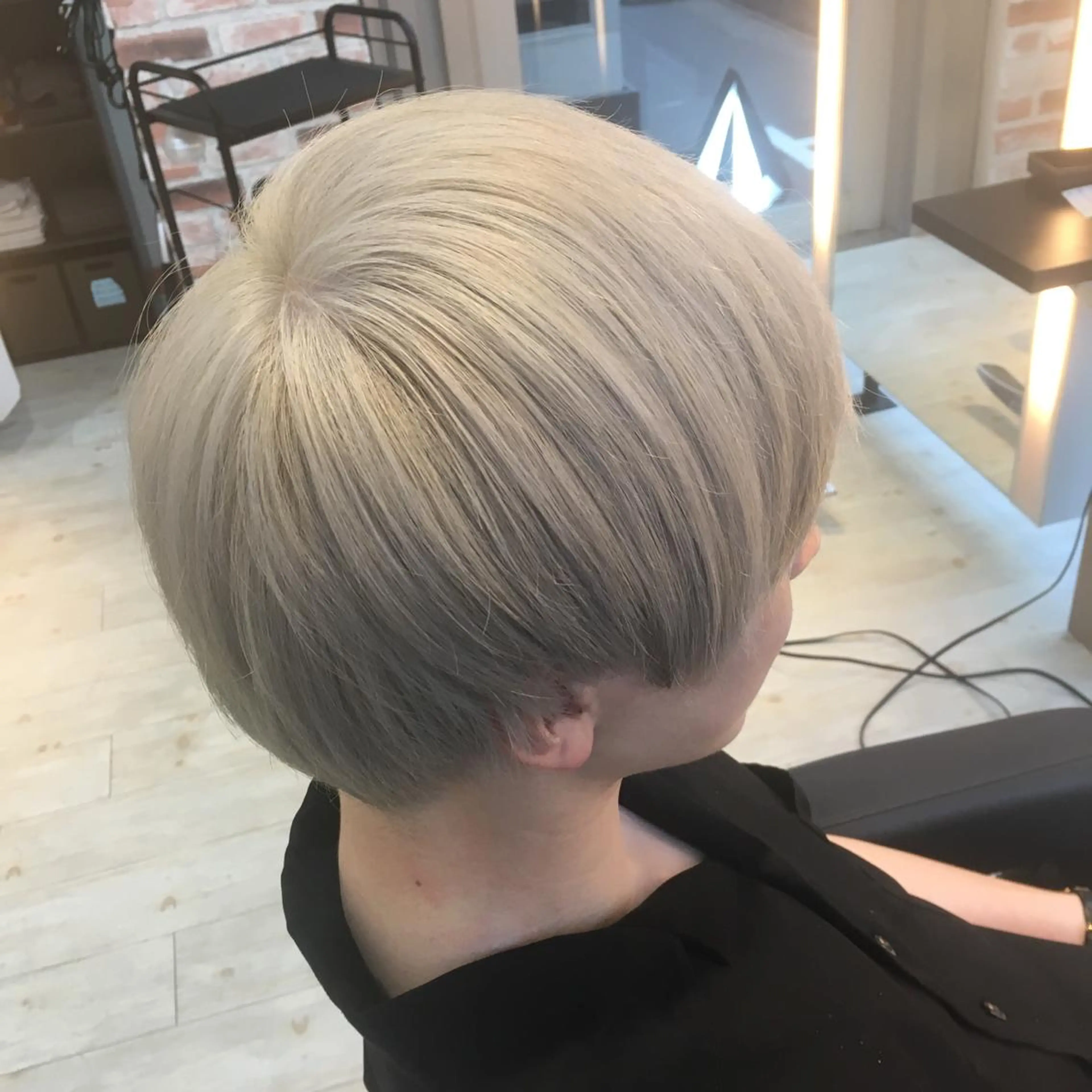 ショート カラー ブリーチ Minori【ミノリ】所属・井手 孔介のヘアスタイル