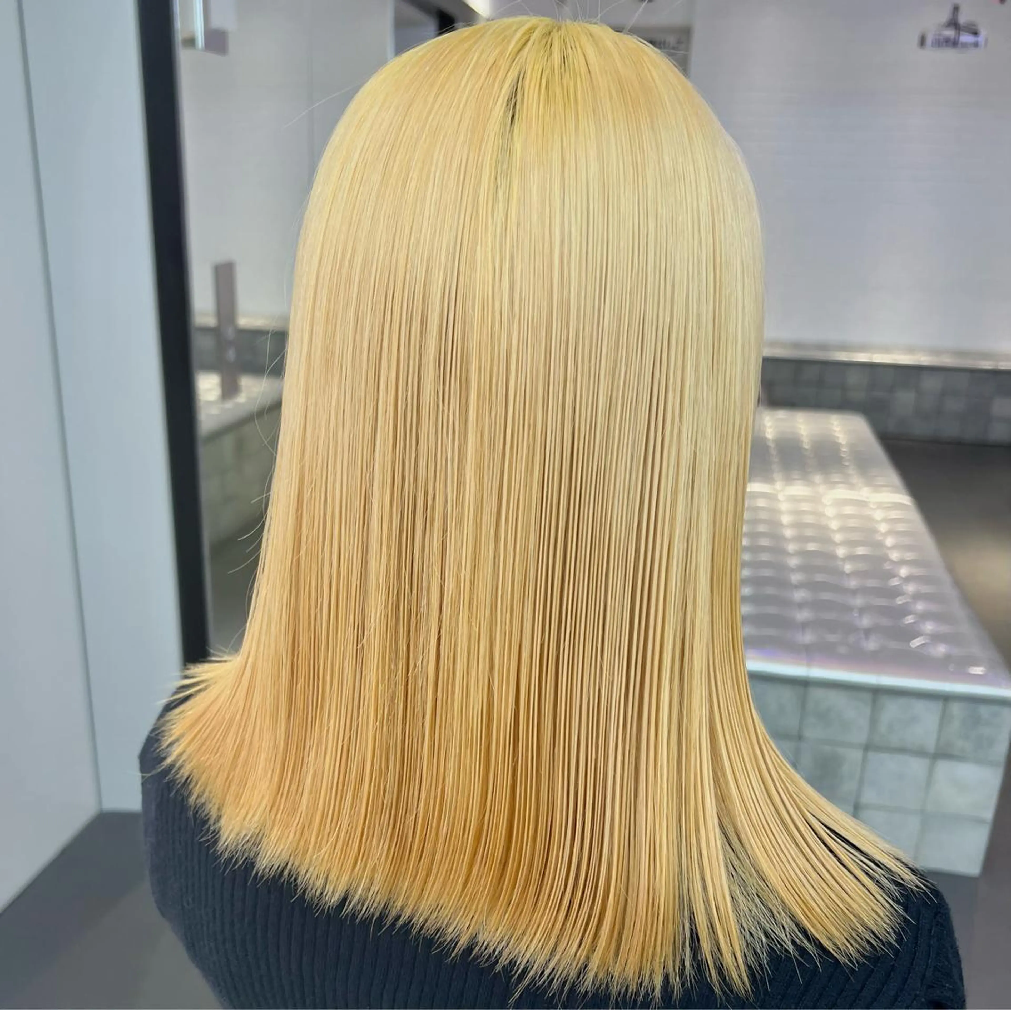 セミロング カラー ブリーチ ケアブリーチ 🌼動き×透明感🩵 ハイトーン/ナナのヘアスタイル