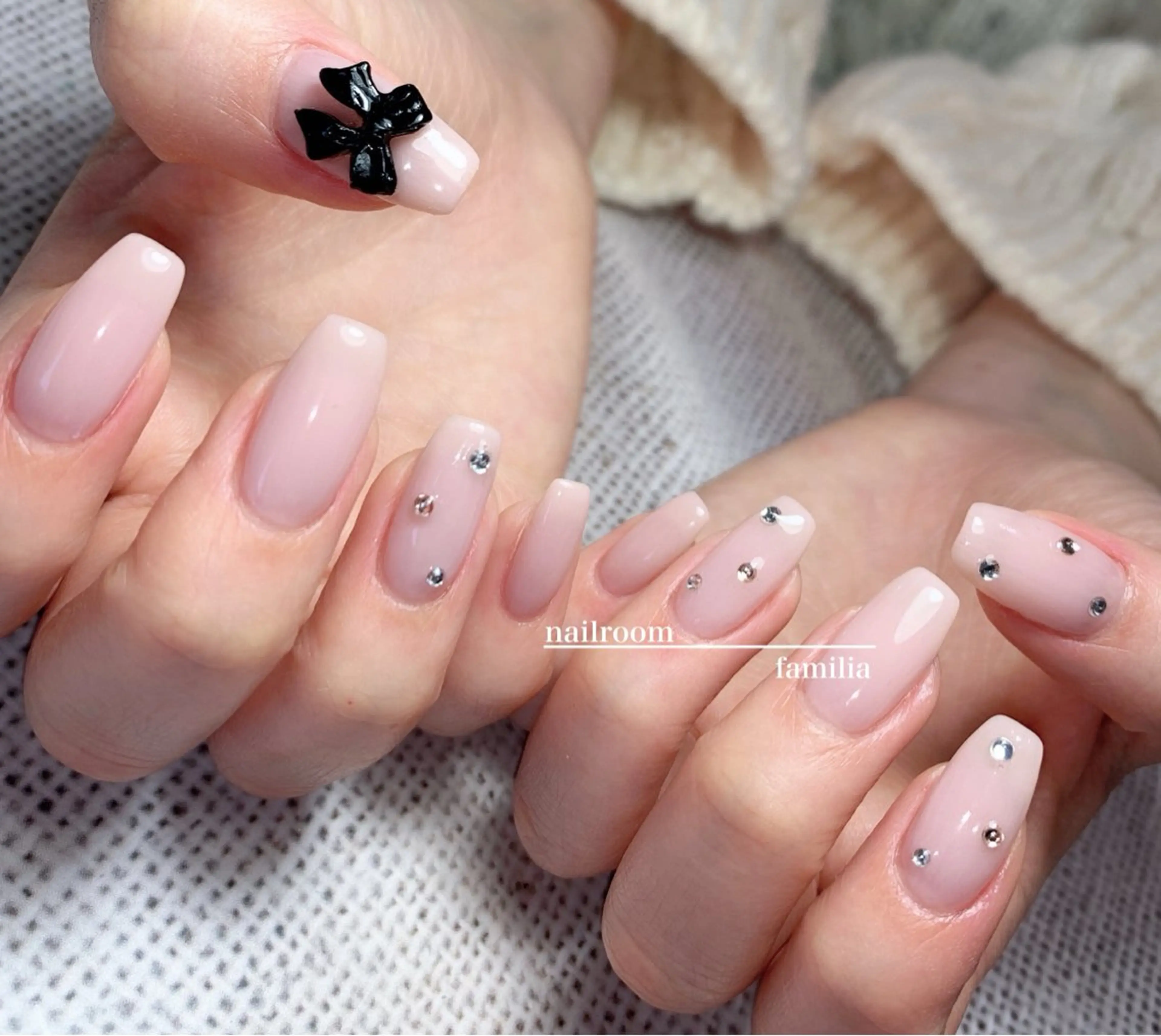ネイル リボン -nailroom- familiaのネイルデザイン