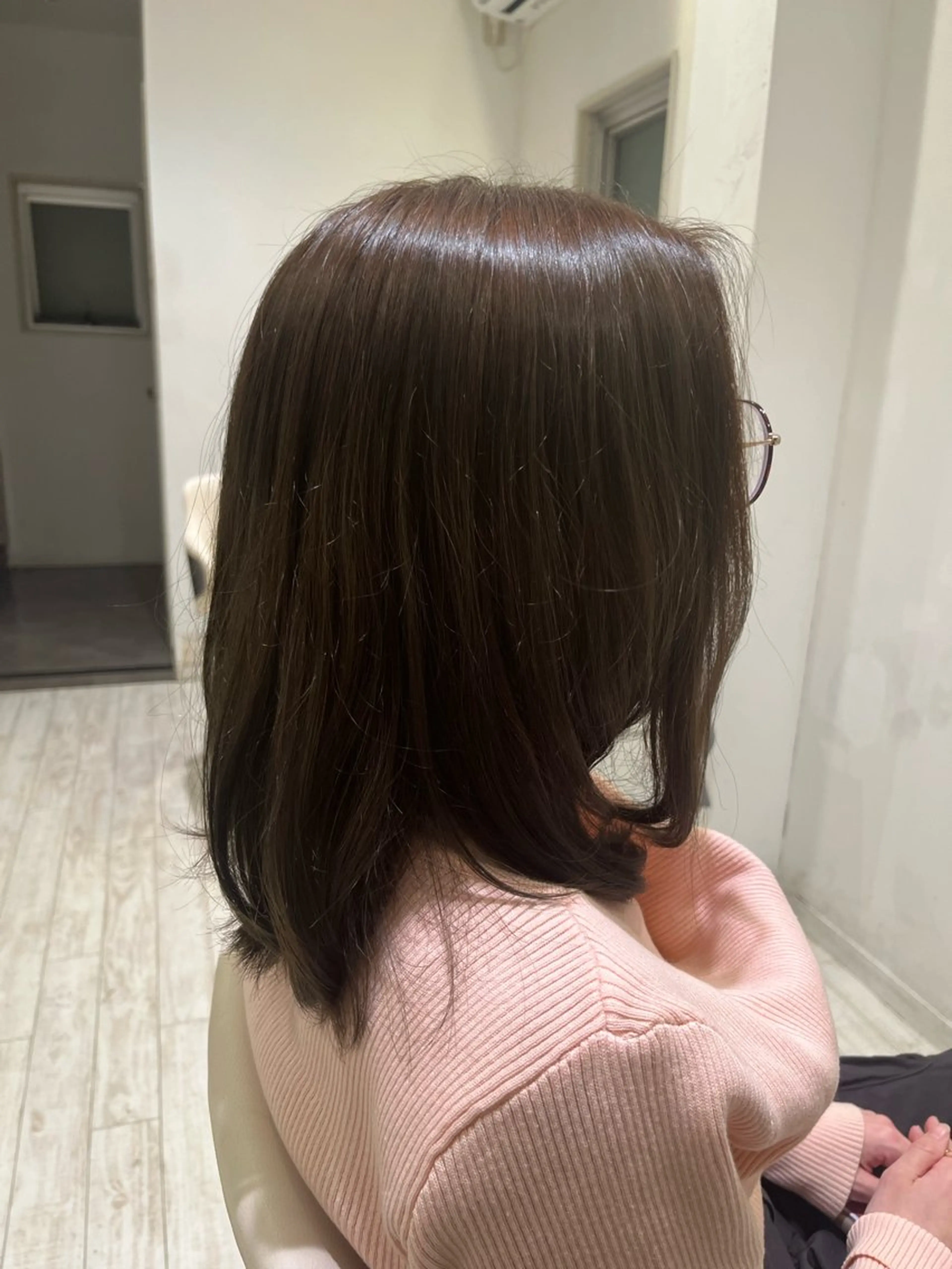 ミディアム カラー シシヘアー メイのヘアスタイル
