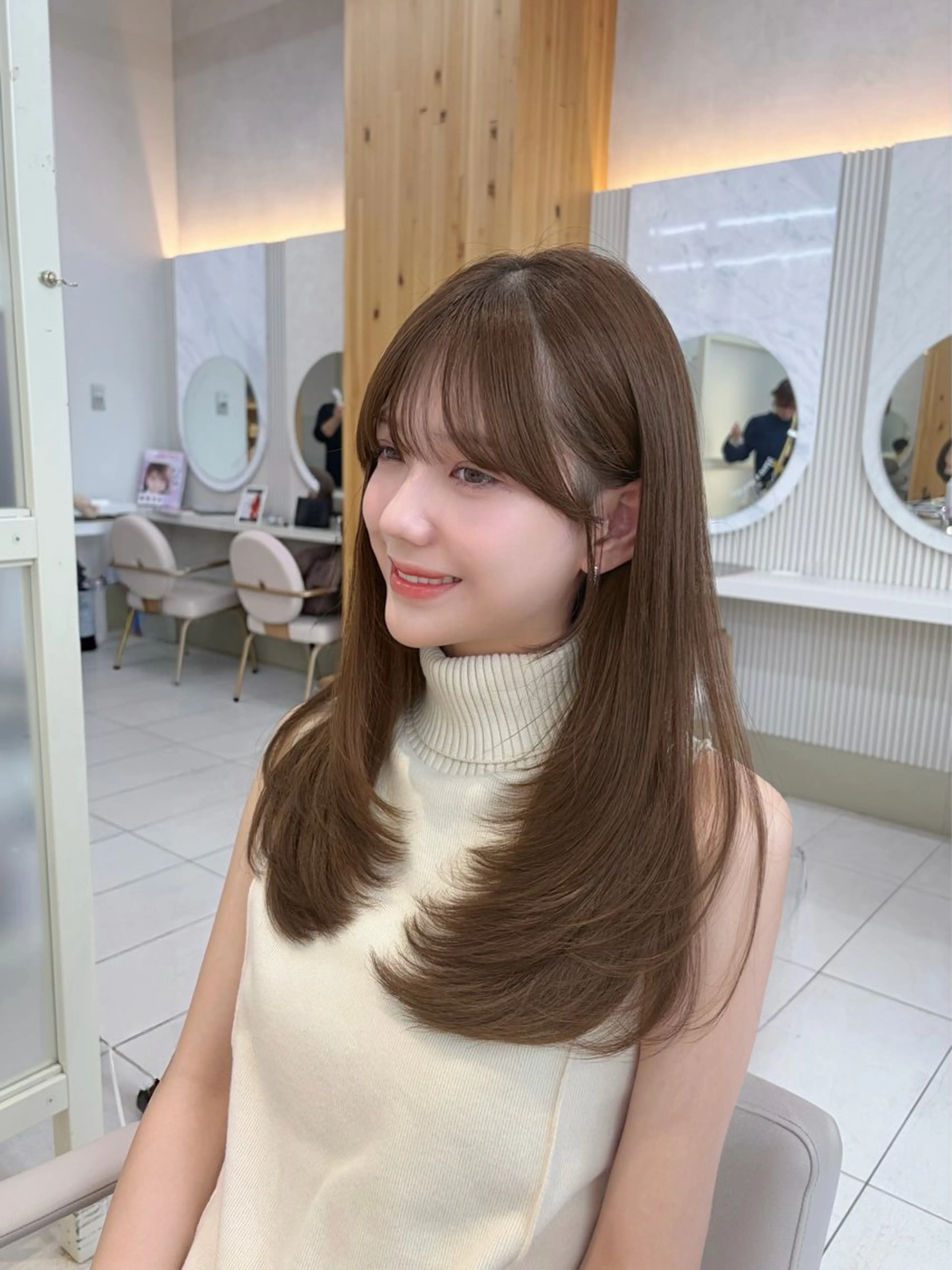 セミロング カット ヘアカラー トリートメント oto🤍×美髪× ゆるふわレイヤーのヘアスタイル