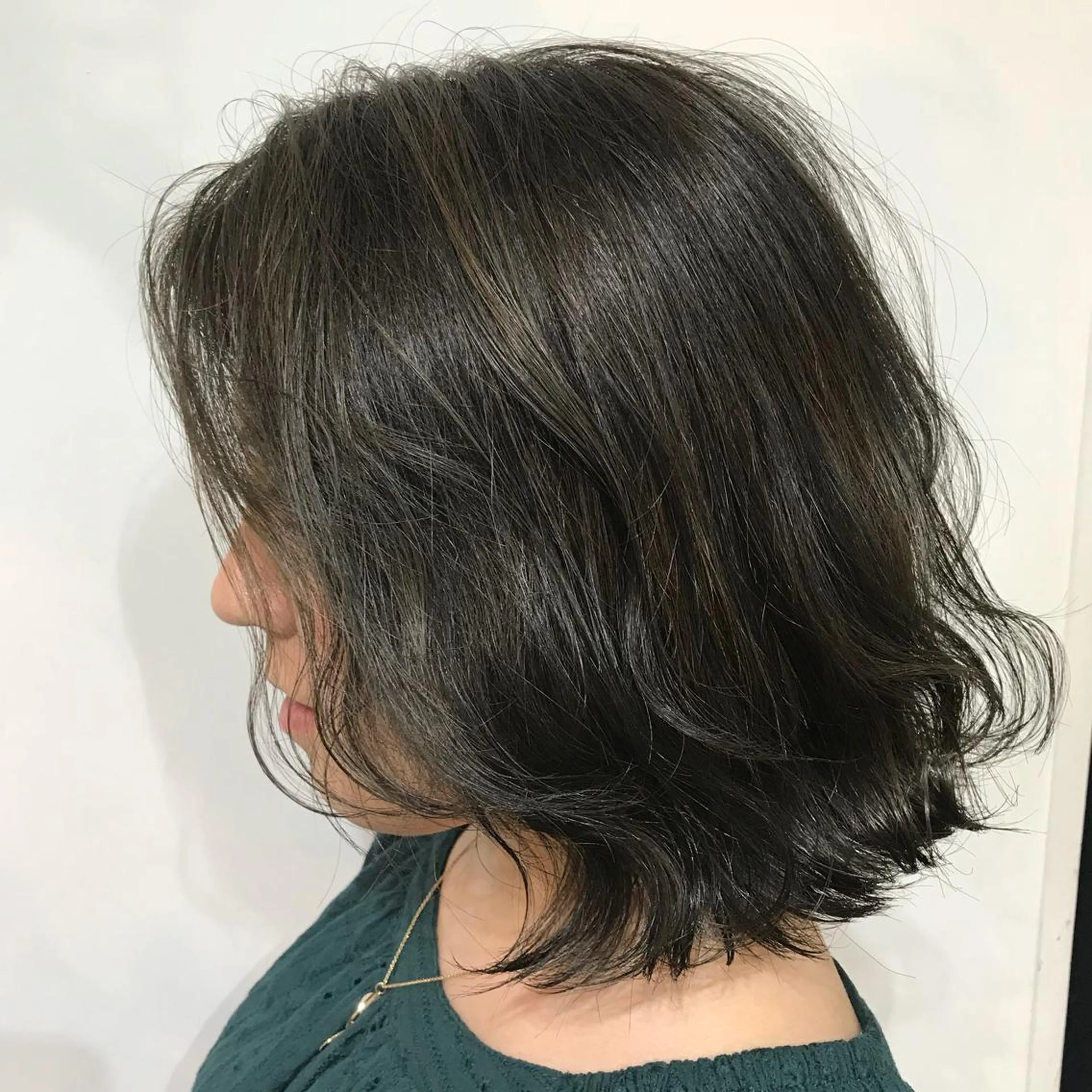 ミディアム レイヤー/顔周り /AKARIのヘアスタイル