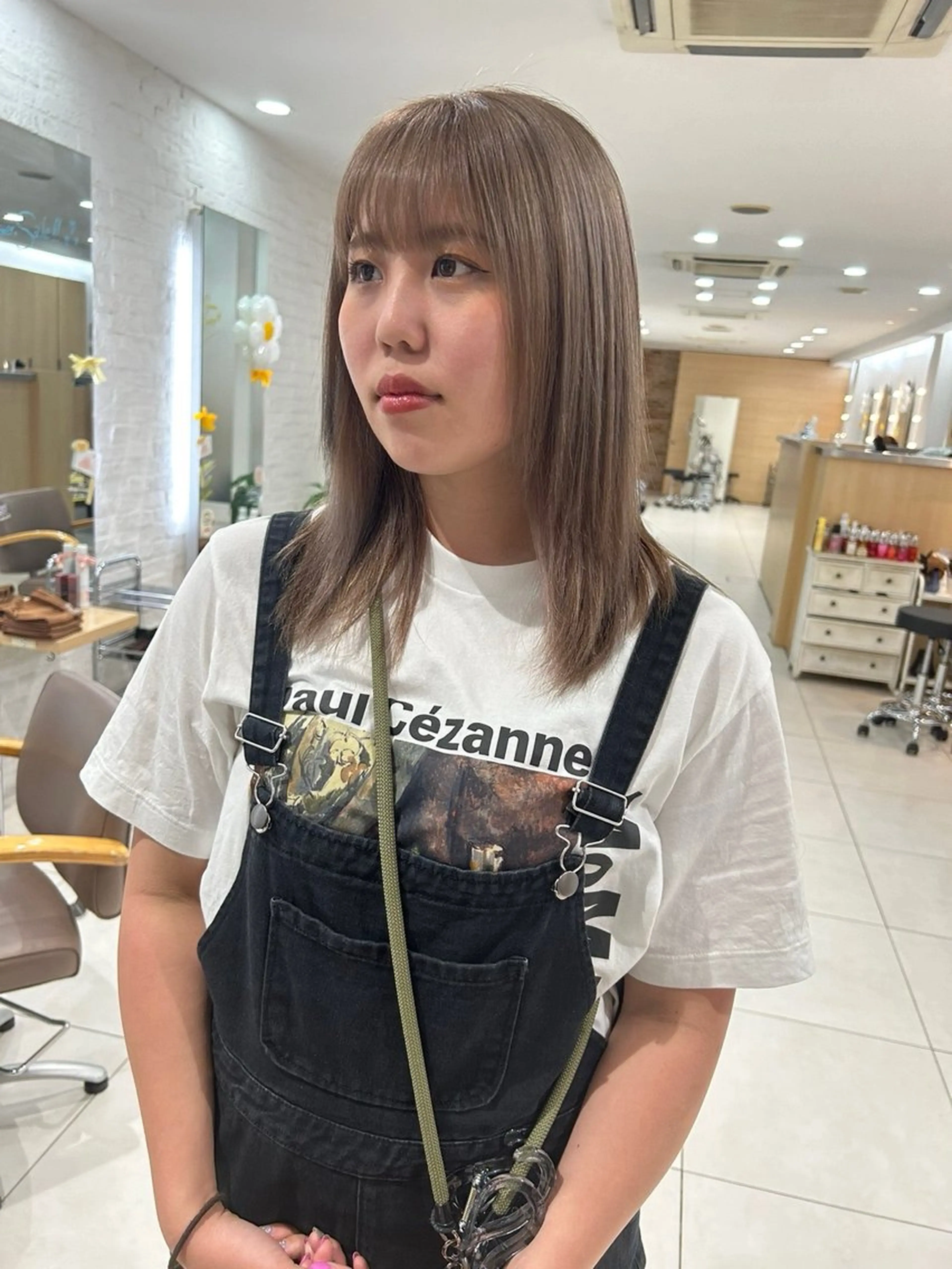 セミロング カラー ブリーチ 透明感カラー グレージュ イルミナカラー カット ヘアカラー 🍀透明感抜群🍀/ ハイトーンカラーのヘアスタイル