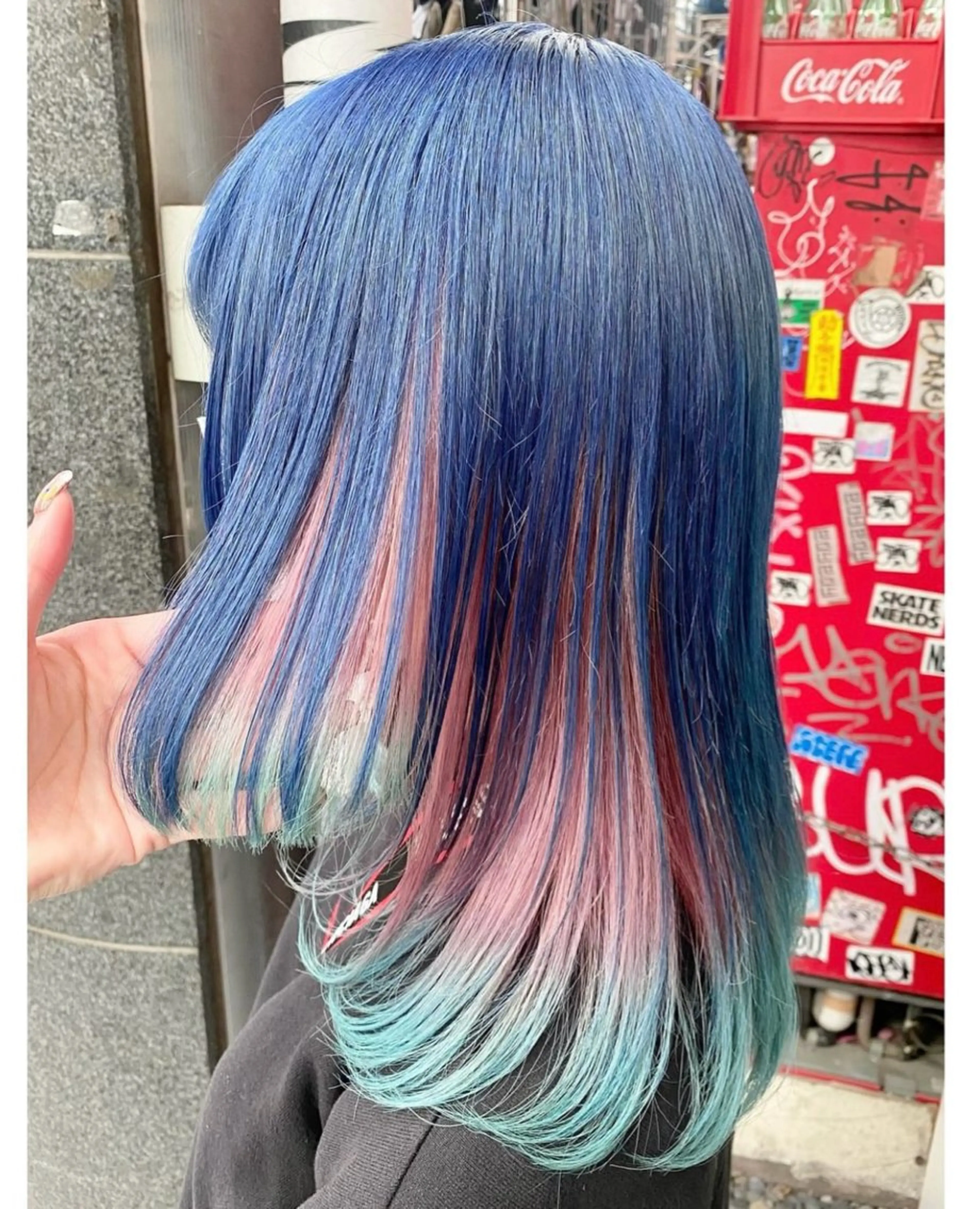 ミディアム カラー ブルーカラー グラデーションカラー ヘアカラー GARU-ガル-所属・TSUNO🦖 派手髪/オタク美容師のヘアスタイル