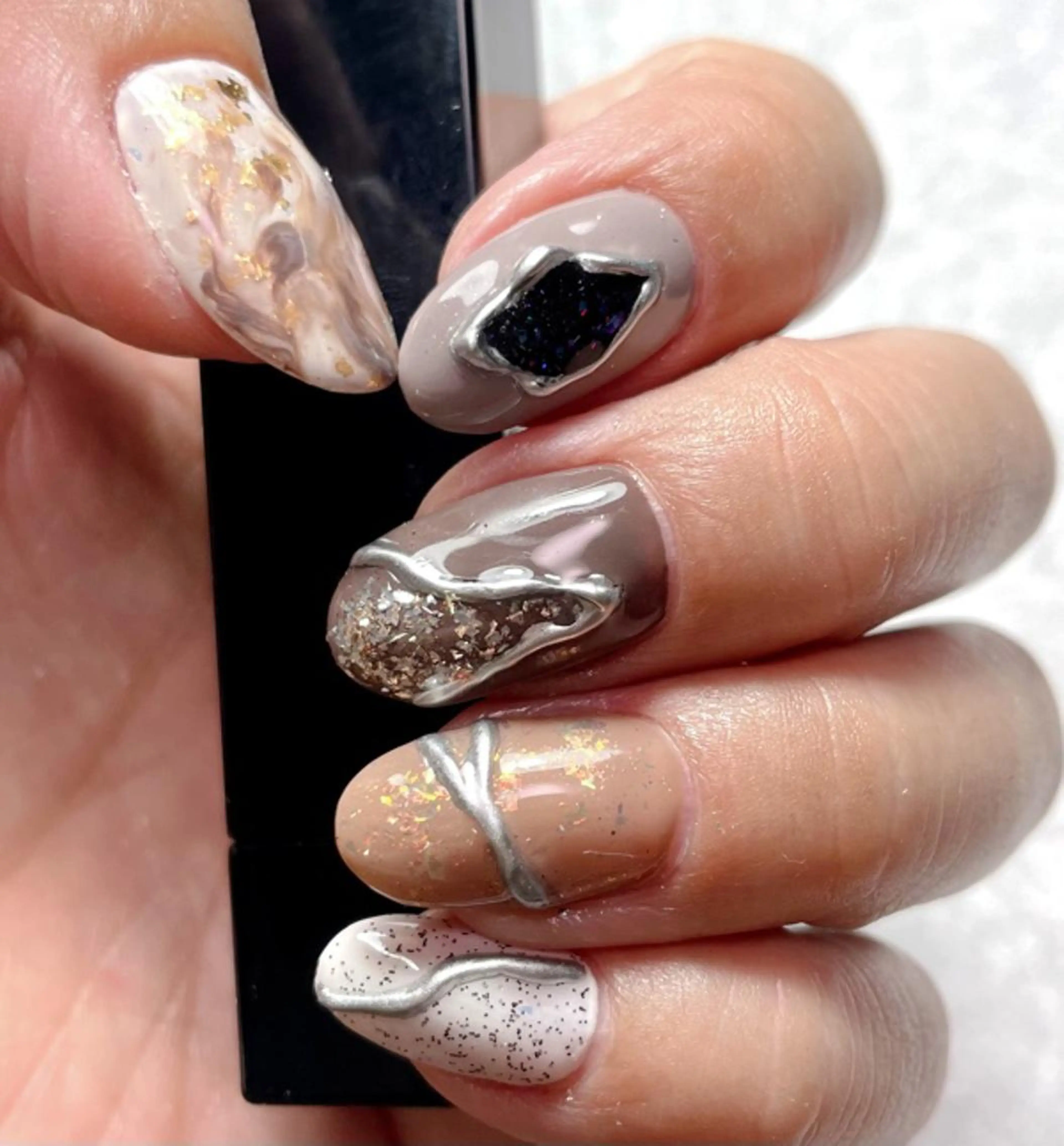 ネイル ジェルネイル ニュアンスネイル ストーンネイル ママリンド　志村坂上店所属・しみ えんのネイルデザイン