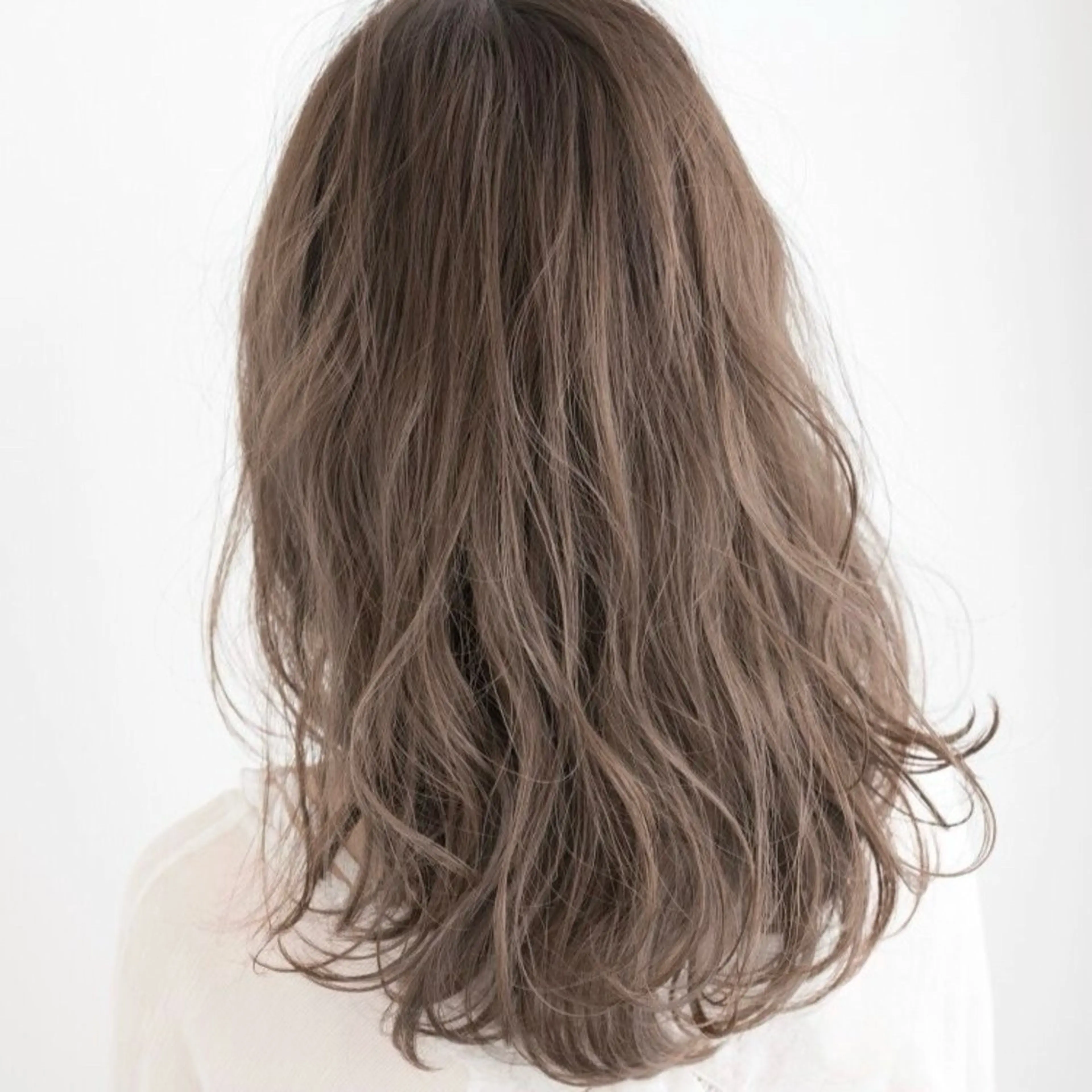 穏やかな美容室 🧑🏻‍🎨のヘアスタイル