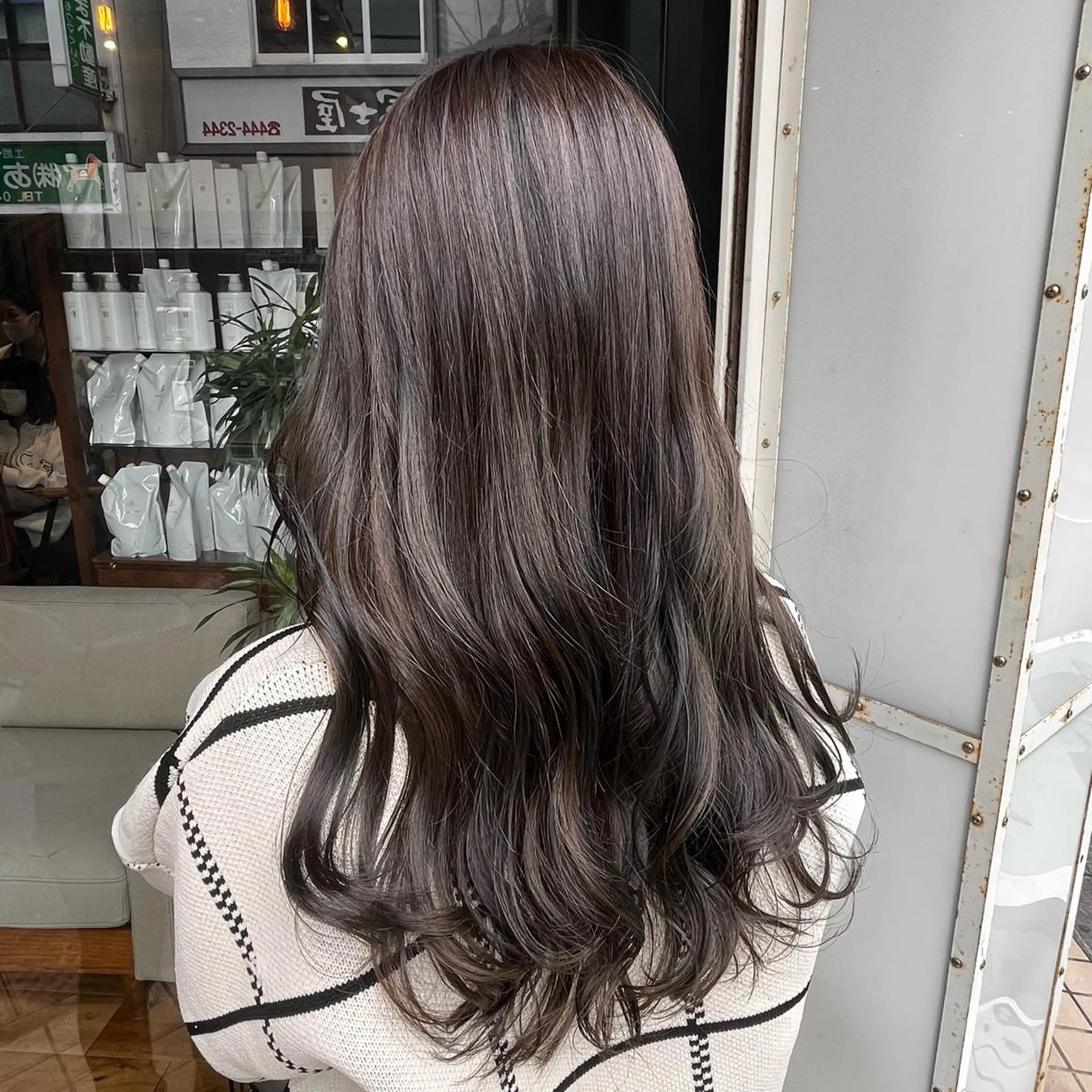 ロング カラー アッシュ 透明感カラー おくだ　りお /ハイトーンカラーのヘアスタイル