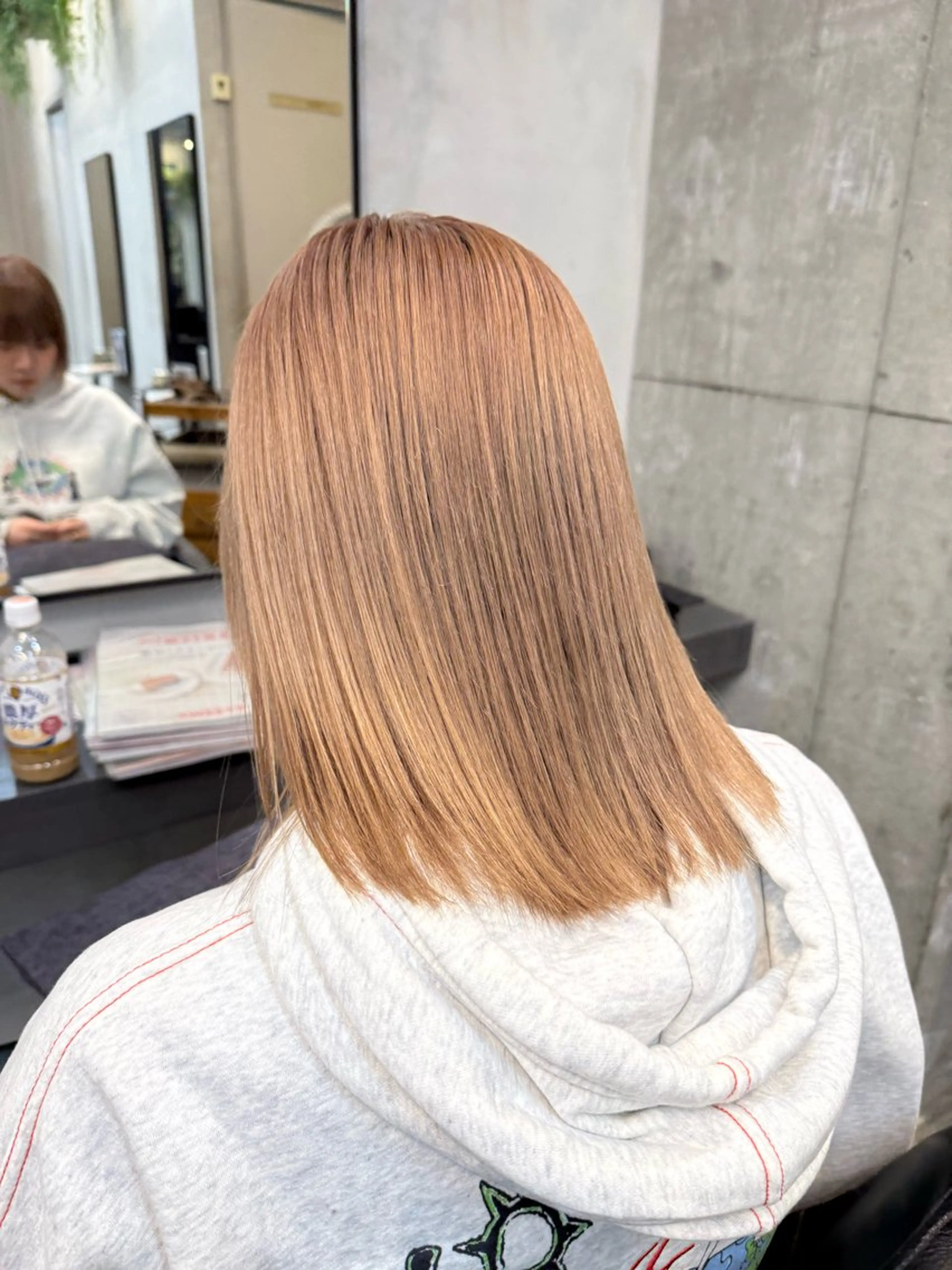 カラー ベージュカラー ハイトーンカラー ハイトーンベージュ ヘアカラー 川口開世 cutのヘアスタイル