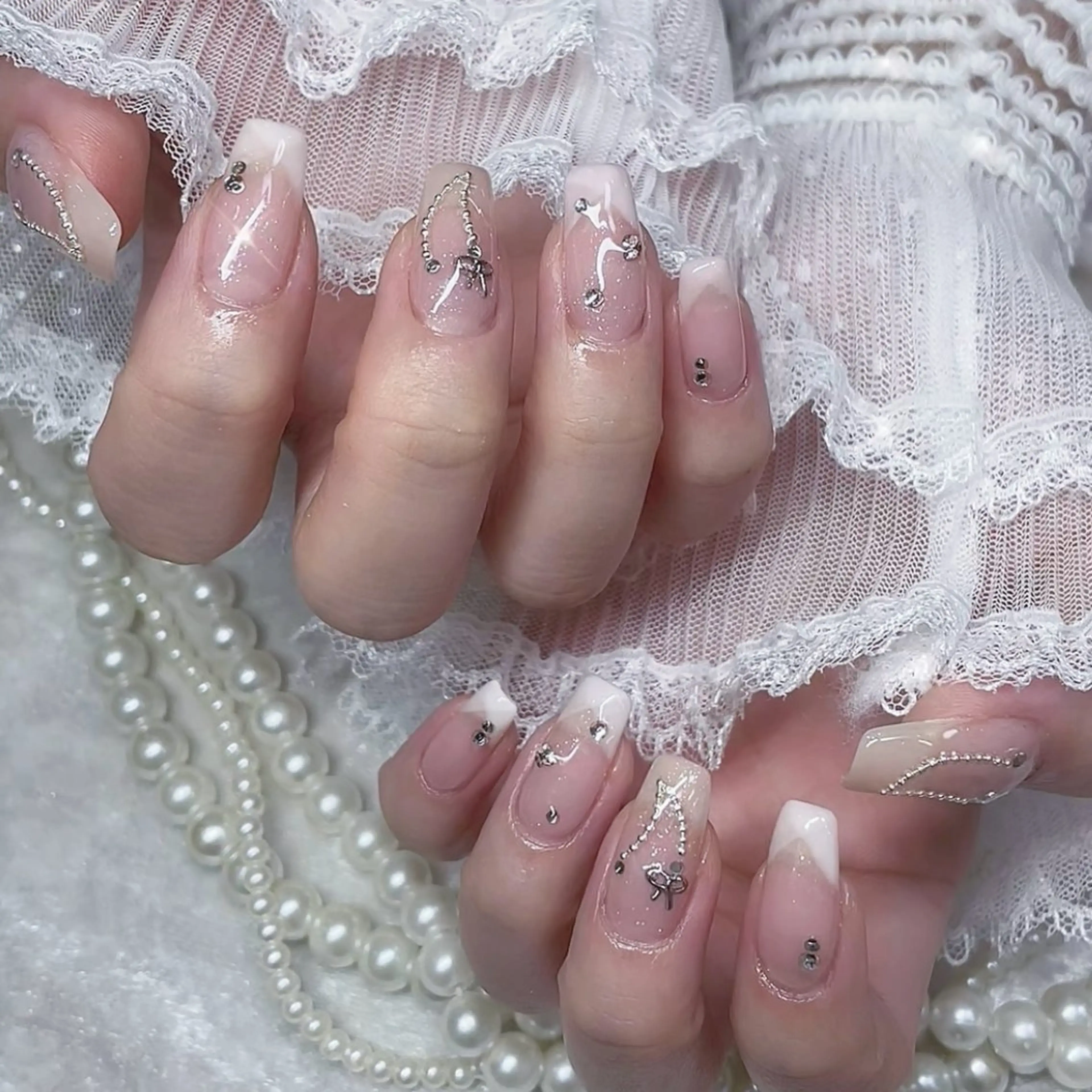 ネイル ハンドネイル MINAMI໒꒱ Y2K、韓国ガーリーのネイルデザイン