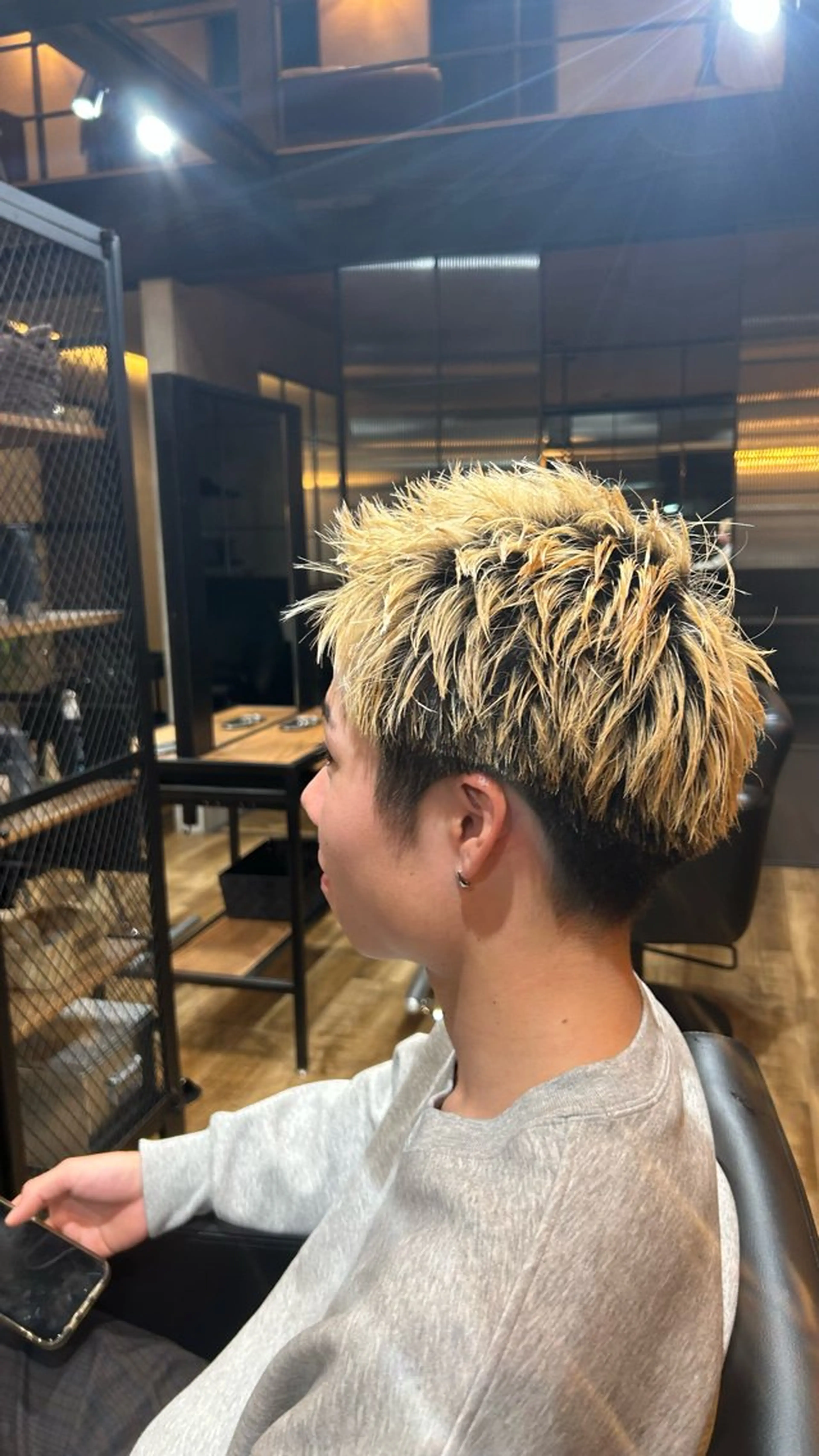 ショート カラー メンズ 中溝 陵太のヘアスタイル