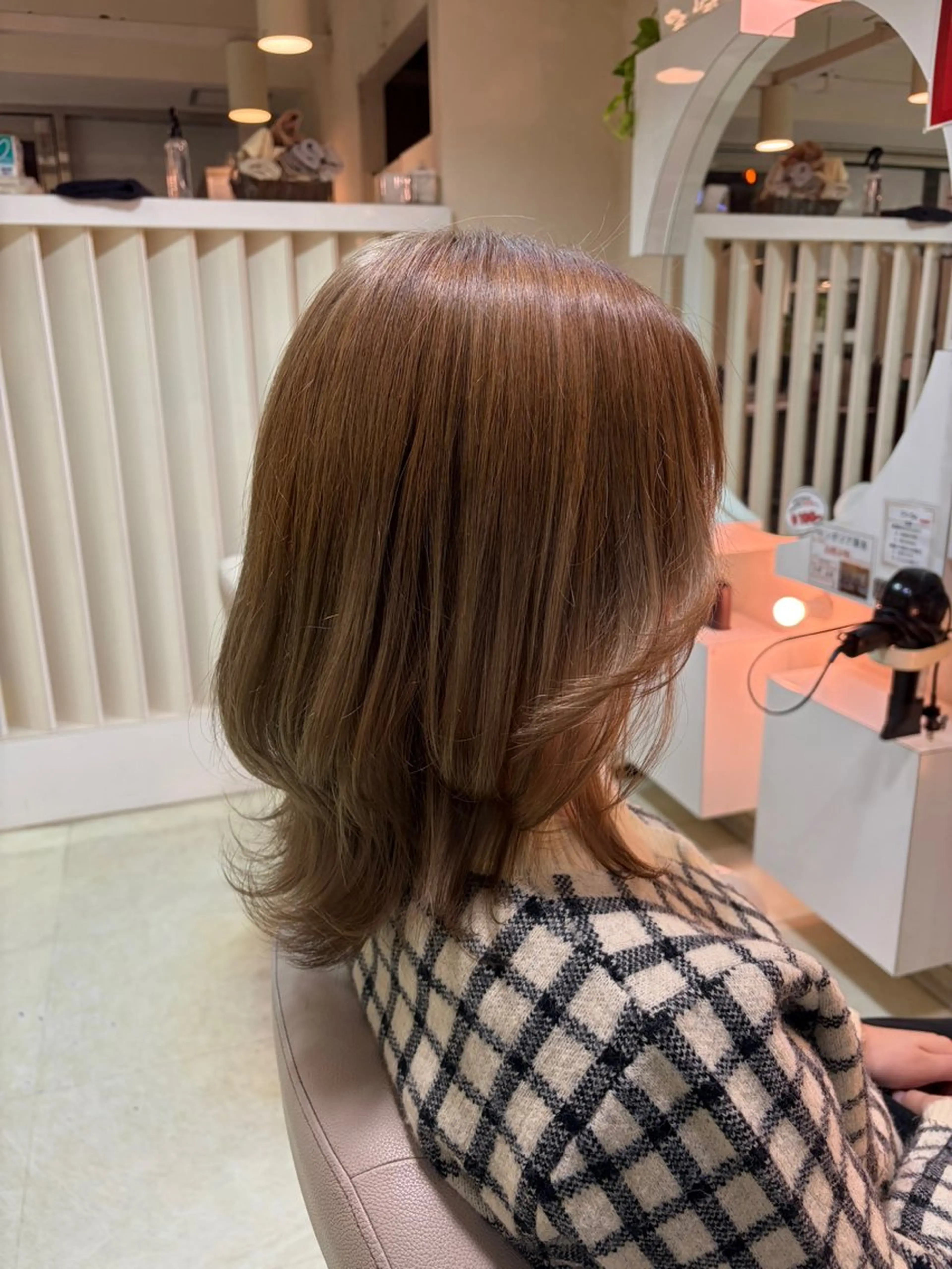 セミロング カラー ベージュカラー ブリーチ ミルクティーベージュ ボブ ヘアカラー yuna /give 玉造のヘアスタイル