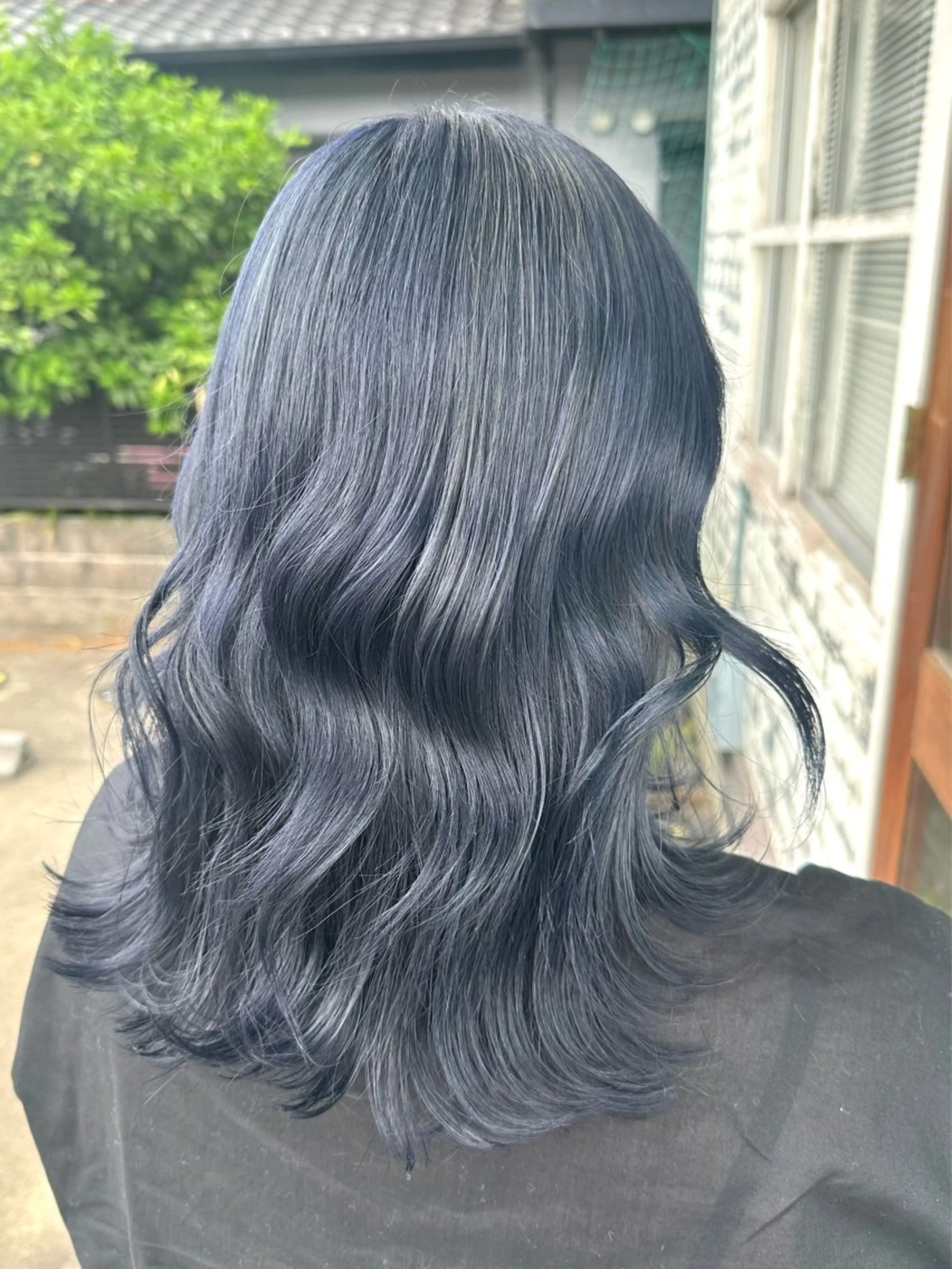 ミディアム カラー 黒髪 ブリーチ ブルーカラー ブルーブラック BRANCHÉ小牧/ 西尾 美月のヘアスタイル