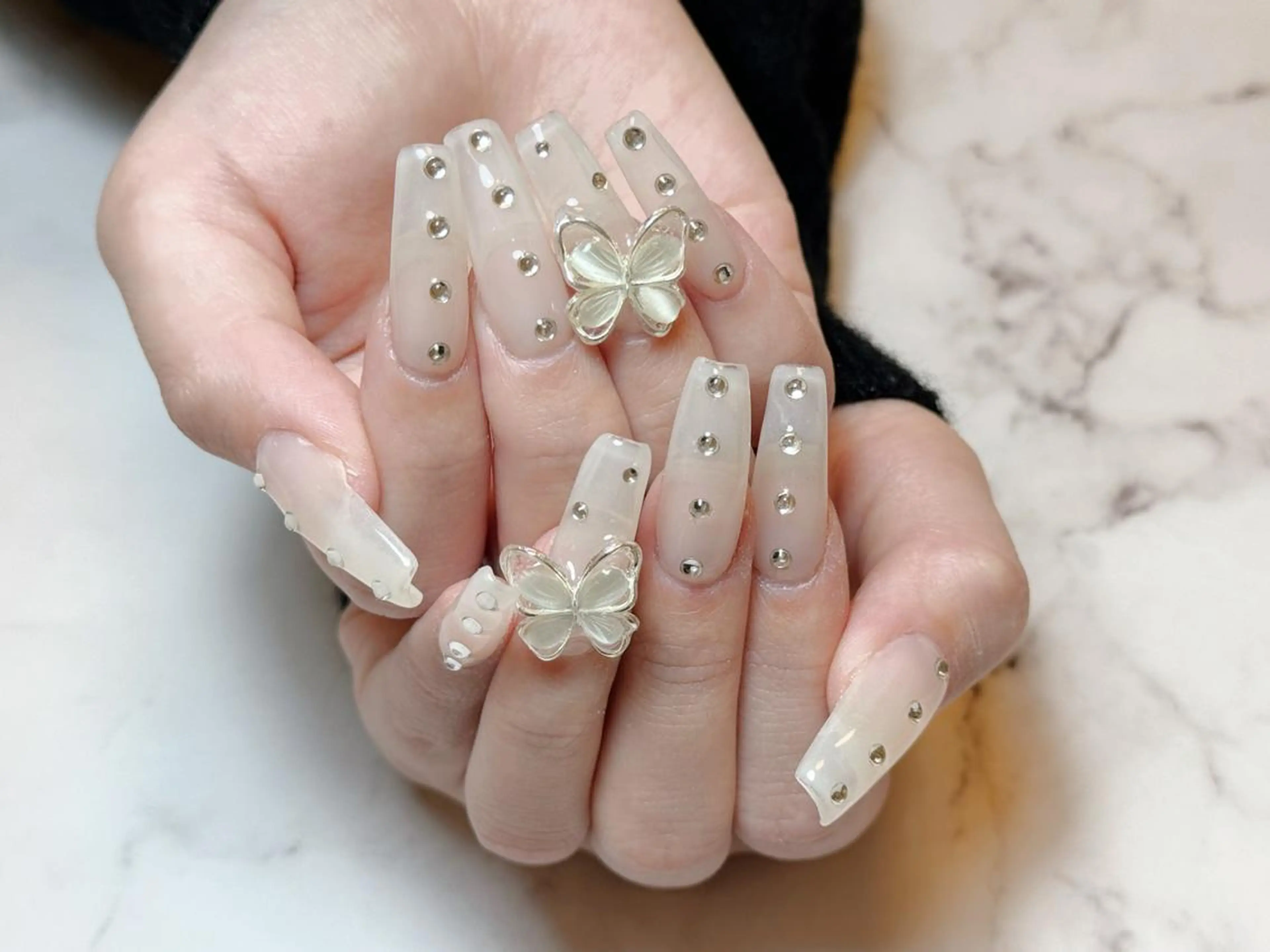 ネイル ストーンネイル 🌈Yun nail hyejin💋のネイルデザイン