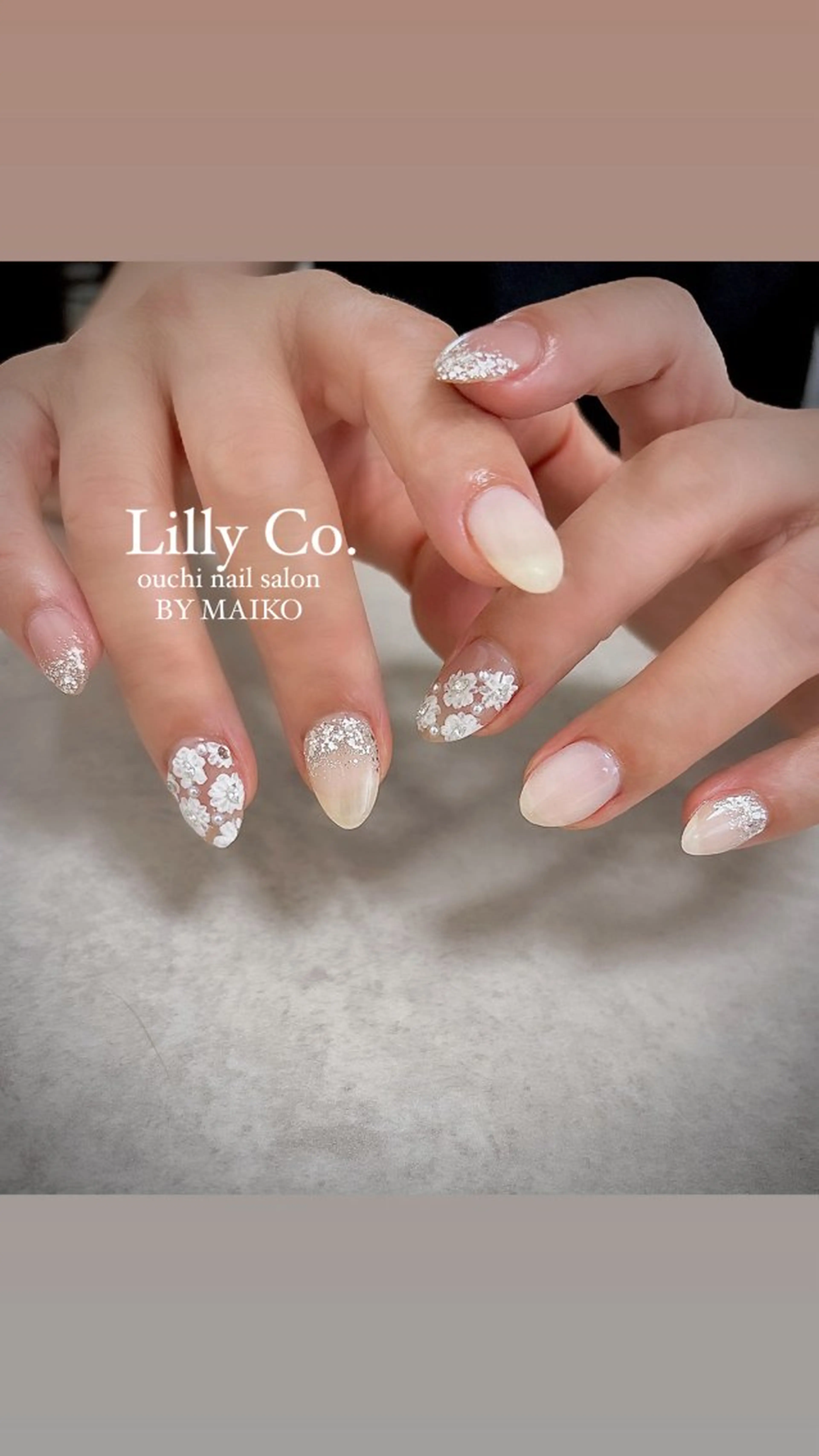 ネイル フラワーネイル レース ラメ(グリッター) ラメグラデーション ホワイト ハンドネイル ハンドケア Lilly Co.のネイルデザイン