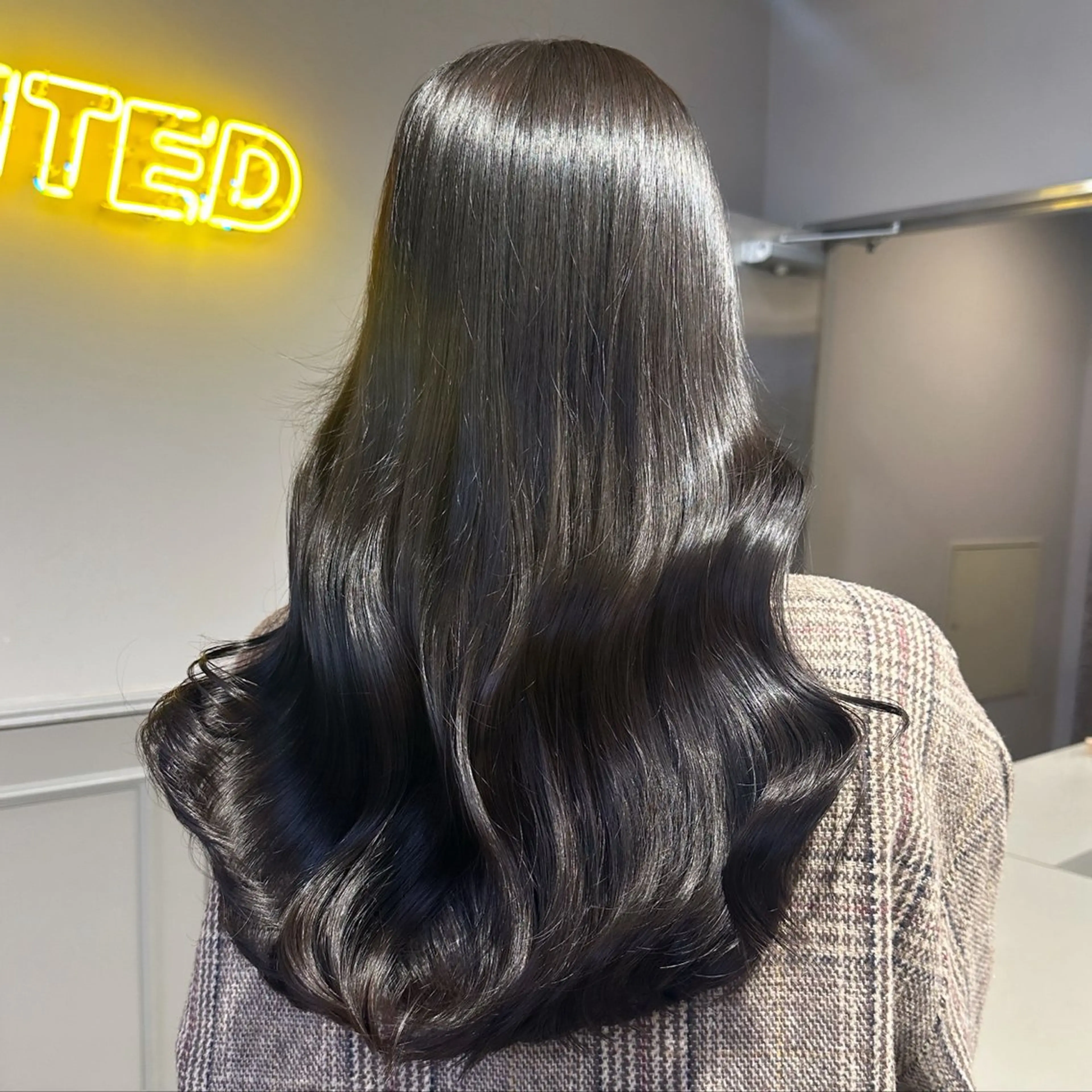 ロング カラー ベージュカラー 黒髪 ブリーチ ブルーカラー ブルーブラック ヘアカラー トリートメント 🪞ハイトーン🪞 🤍waka🤍のヘアスタイル