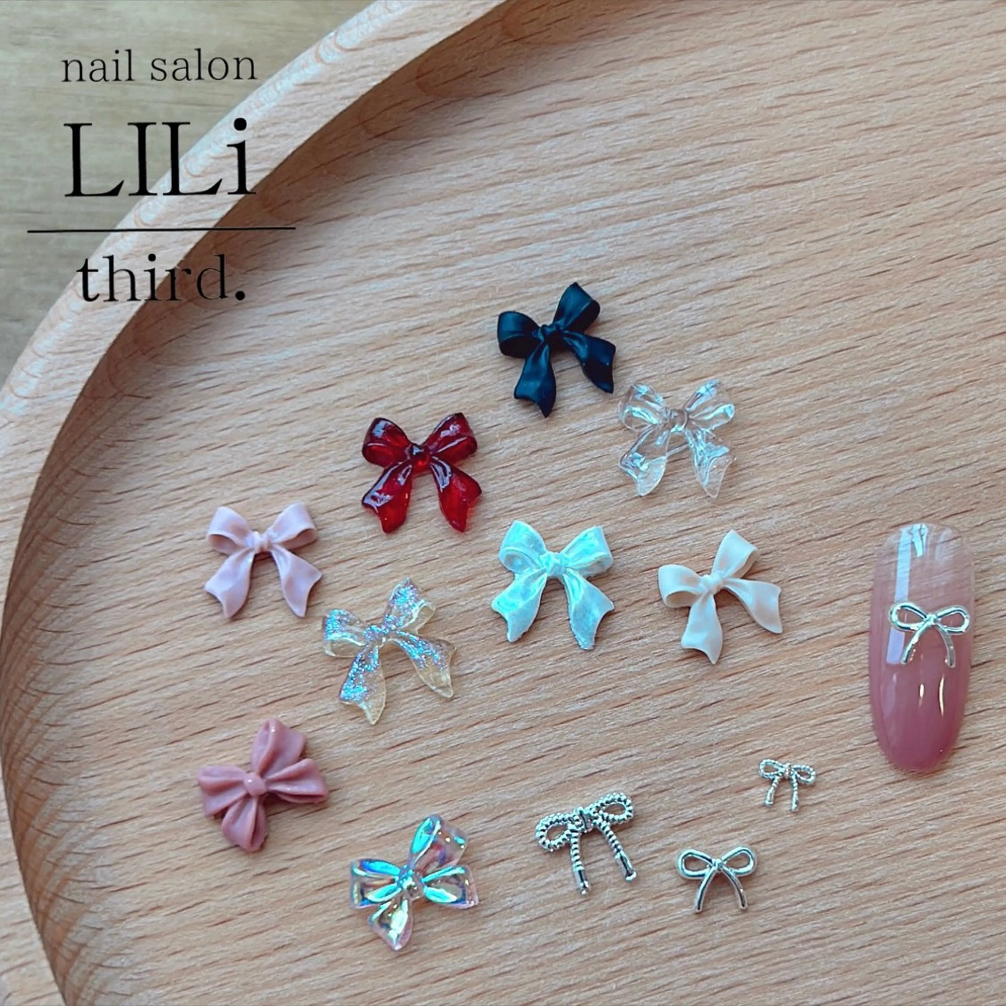 ネイル リボン シルバー nail salon LILi third.所属・Saya ᵕ̈*のネイルデザイン