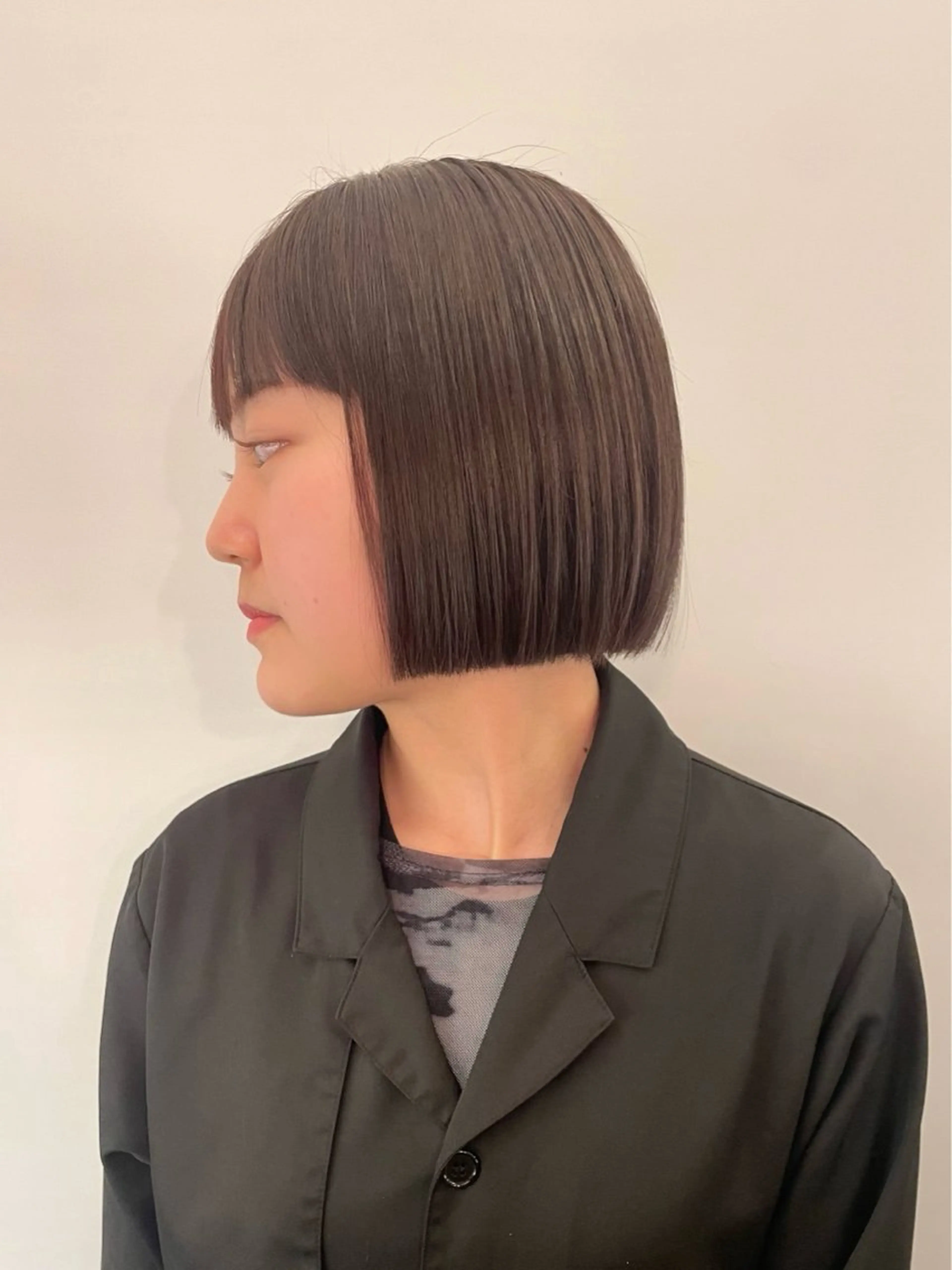 ミディアム カラー 切りっぱなしボブ 透明感カラー ボブ 韓国ナチュラル・ ベージュ/落合夏希のヘアスタイル