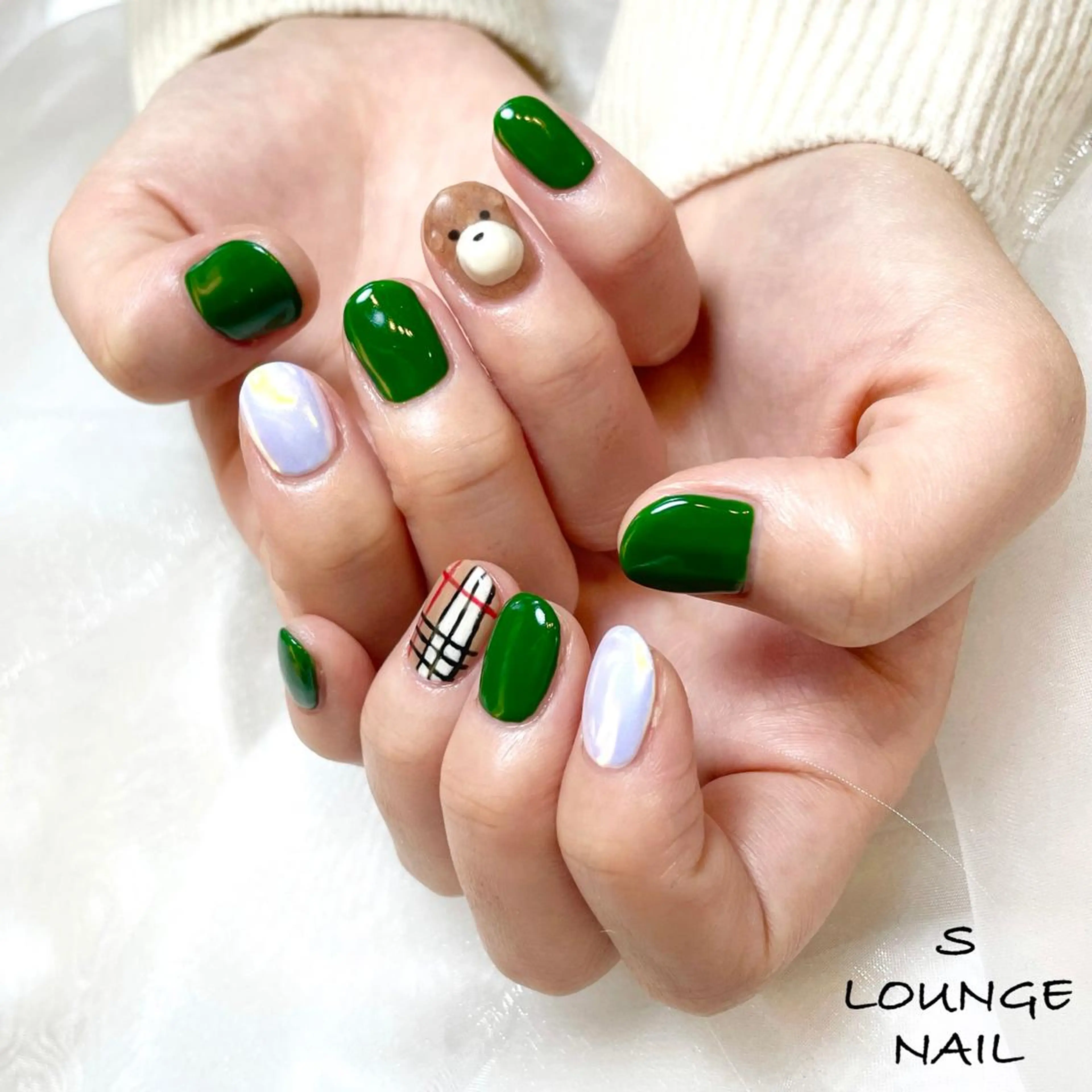 ネイル オーロラネイル ハンドネイル フットネイル S LOUNGE NAIL所属・パーツたくさん🍓 SUMIのネイルデザイン