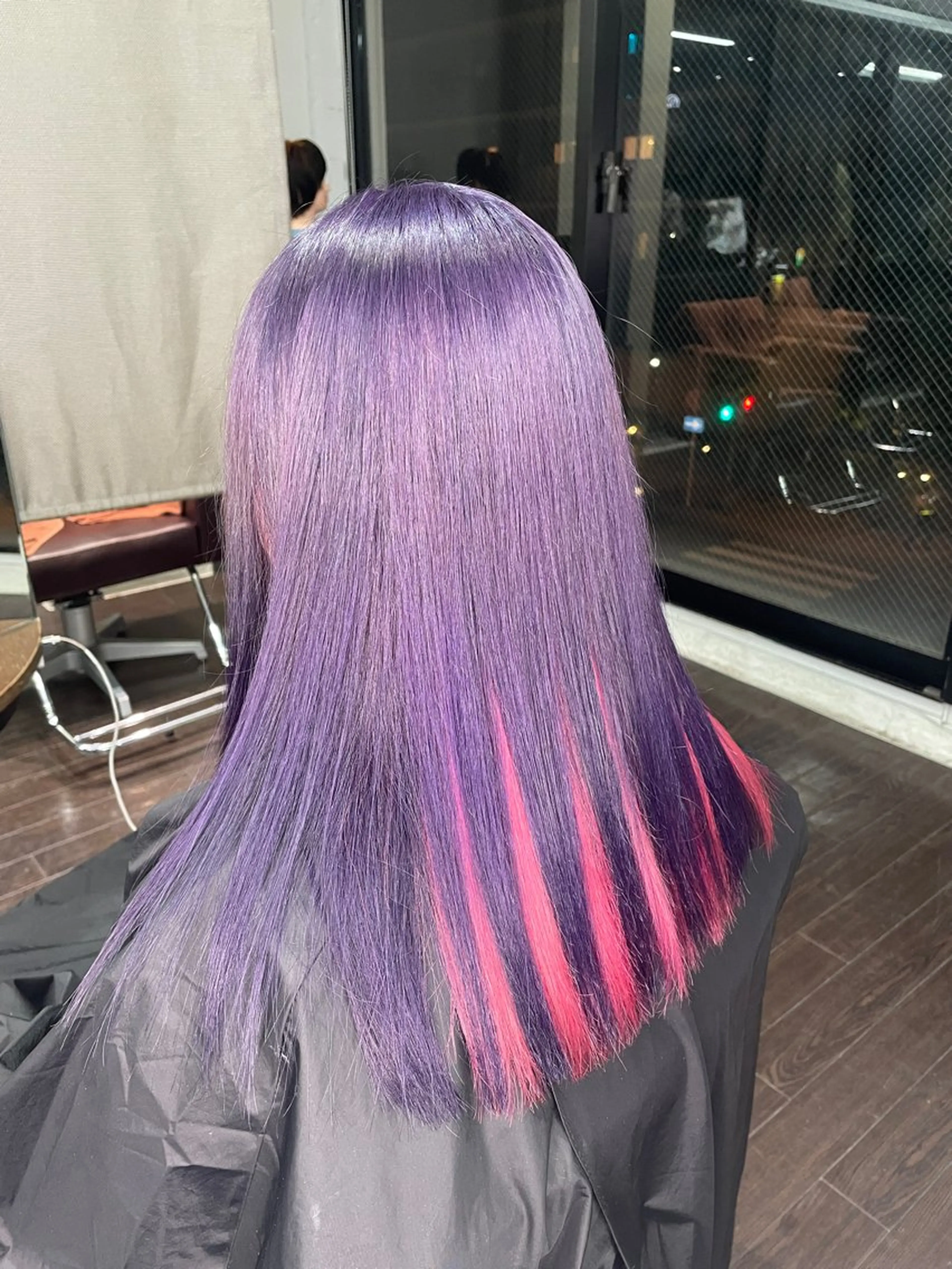 セミロング カラー デザインカラー インナーカラー ピンクカラー パープルカラー TETE所属・chloe 【クロエ】のヘアスタイル