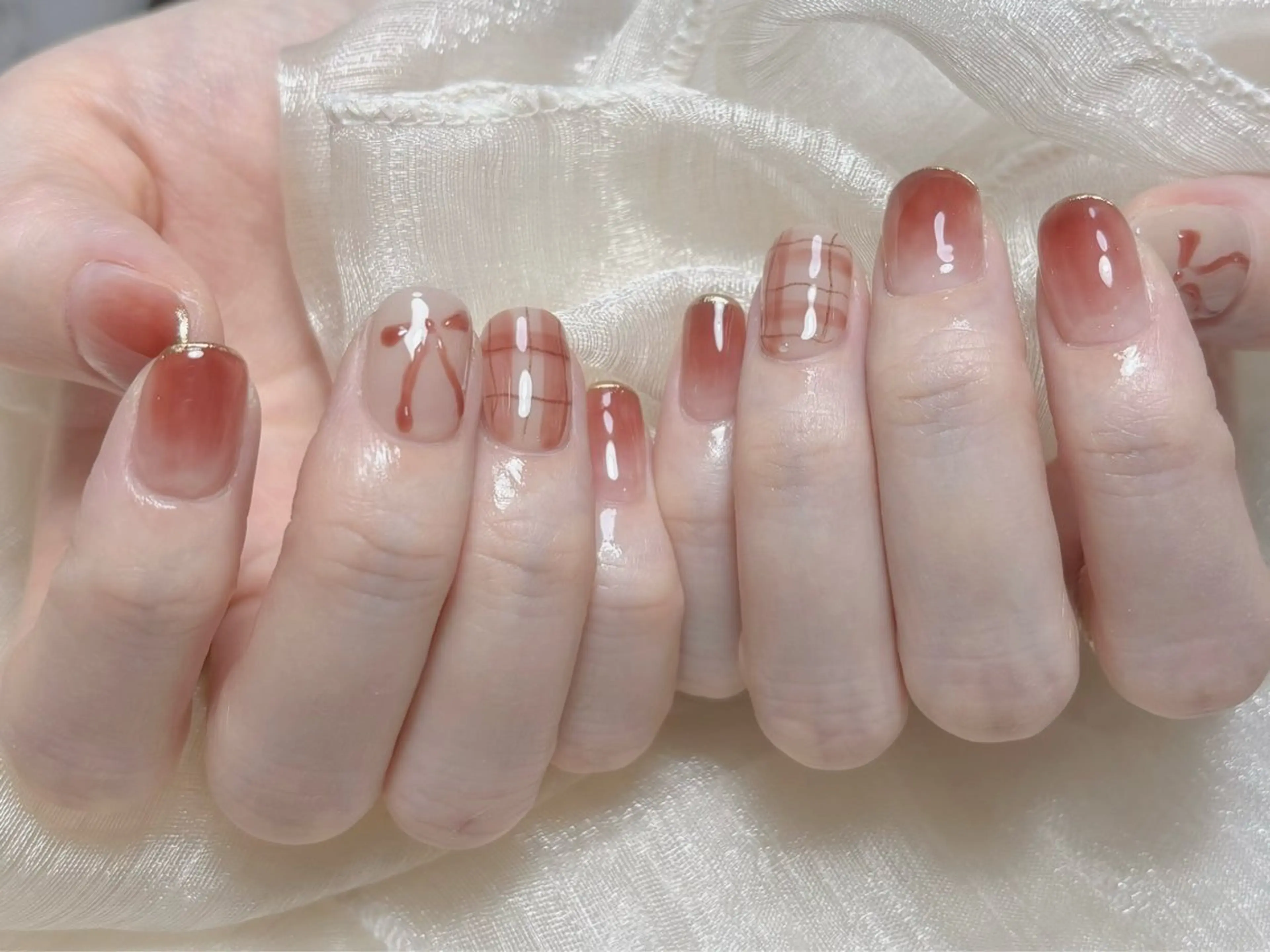 ネイル オーロラネイル チークネイル フレンチネイル ジェルネイル ガラスフレンチ ハンドネイル Nail Jolie所属・Nail Jolieのネイルデザイン