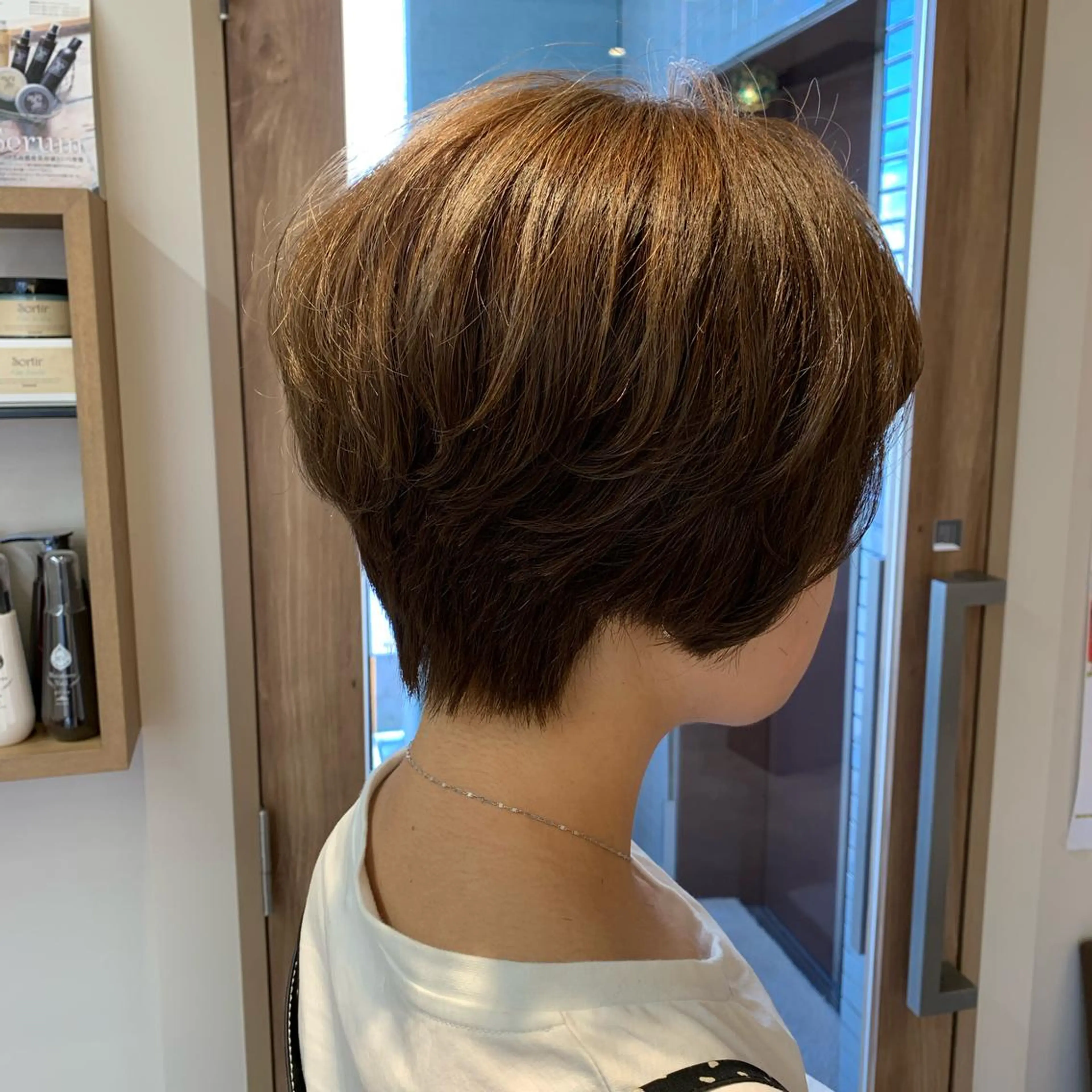 ショート アッシュ ハイライト ヘアカラー 👑満足度1000% 重村　春奈👑のヘアスタイル