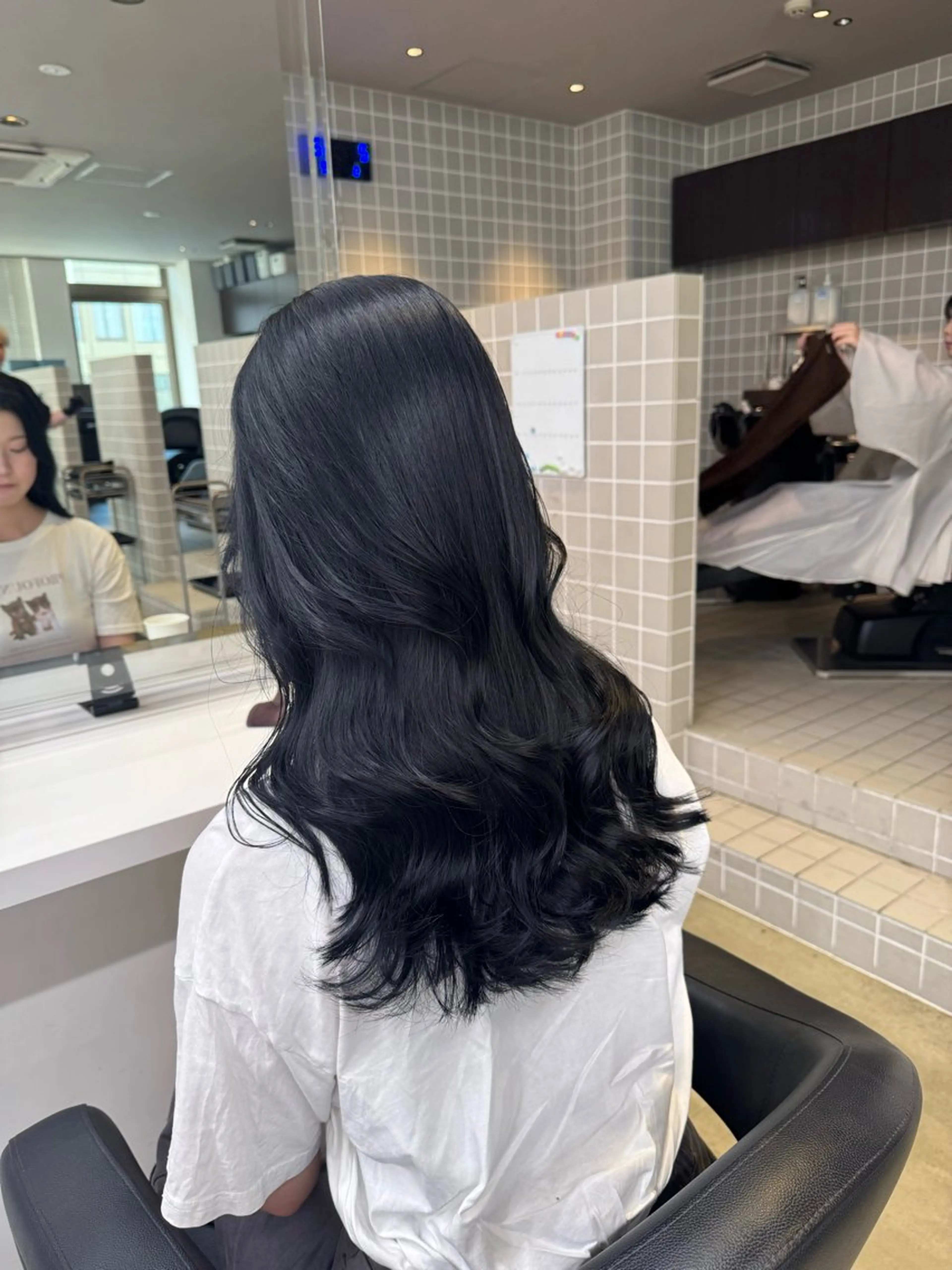 セミロング カラー ヘアアレンジ 黒髪 ブルーカラー ブルーブラック ヘアカラー トリートメント ヘアセット 顔まわりカット の達人のヘアスタイル