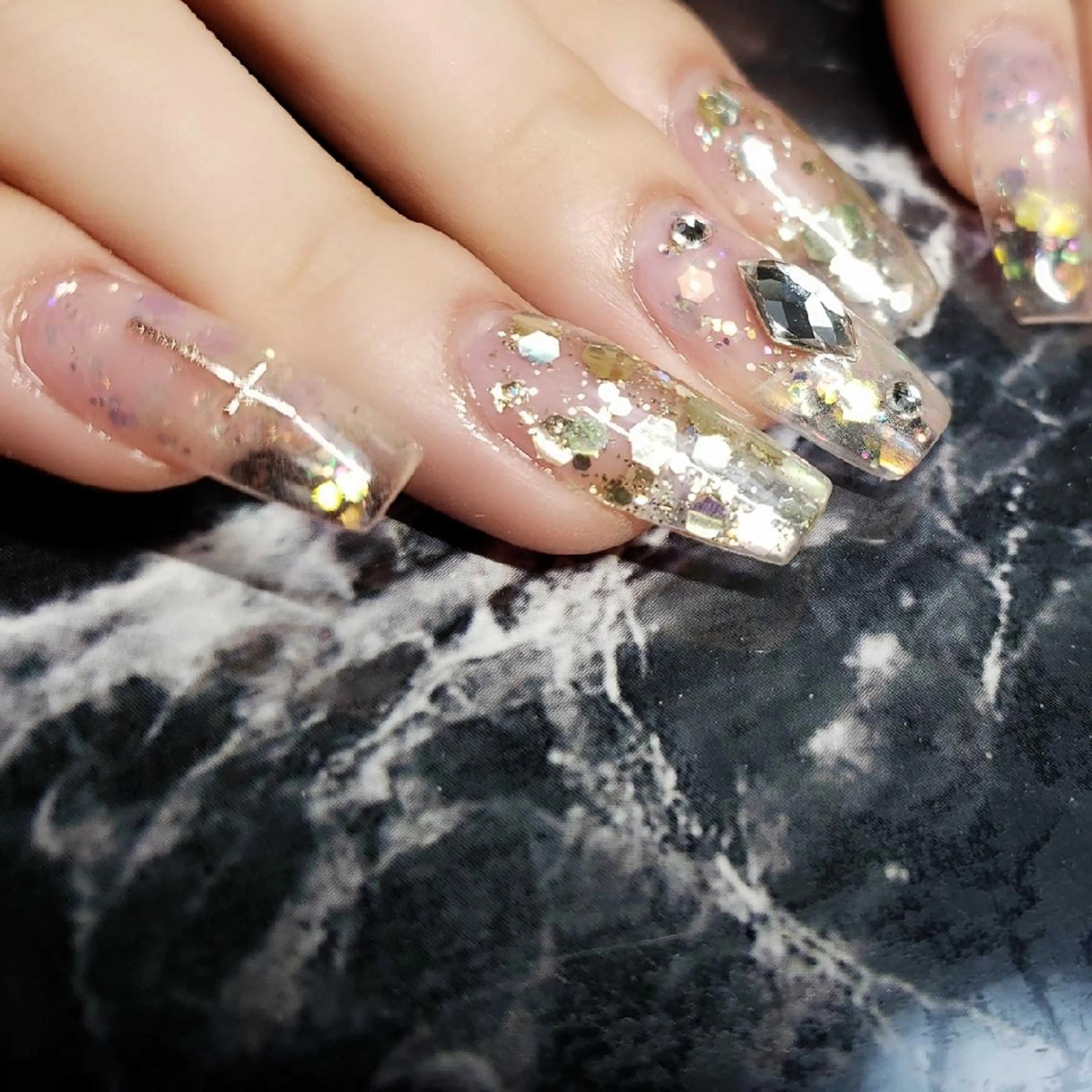 ミディアム ネイル ストーンネイル ハンドネイル クロキ 。のネイルデザイン