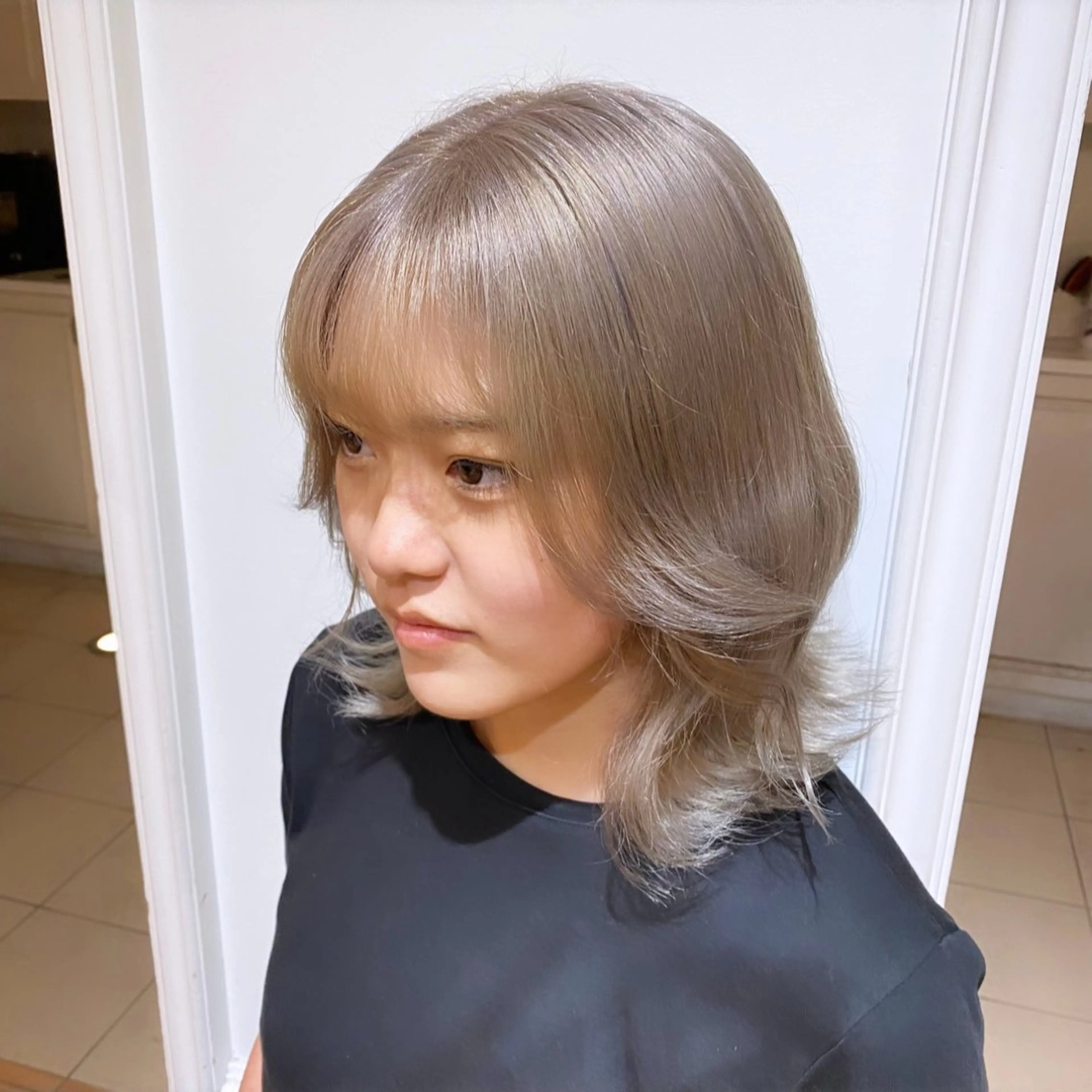 ミディアム カラー ベージュカラー ブリーチ ミルクティーベージュ 大阪ハイトーン /MYUUのヘアスタイル