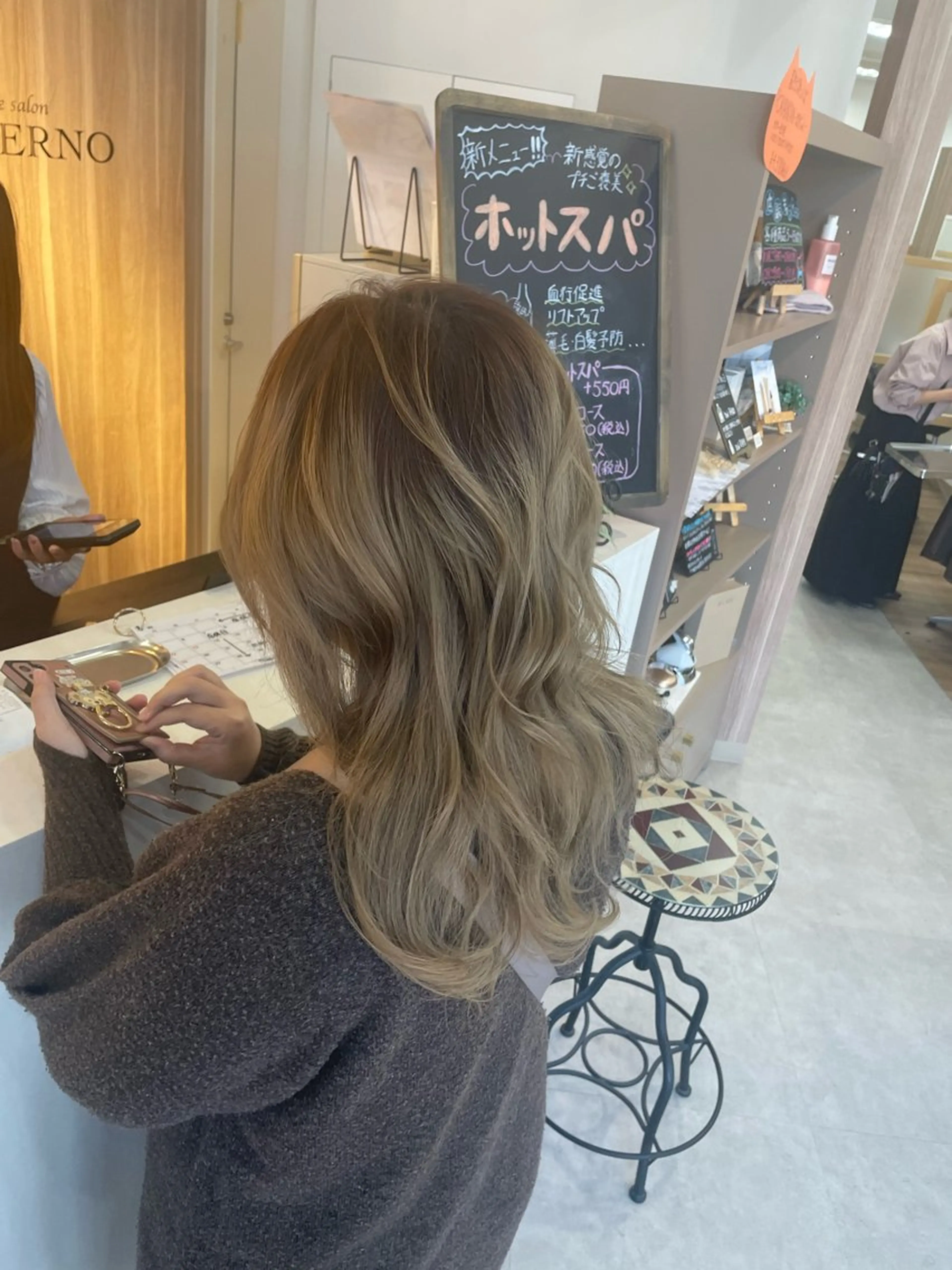 ロング カラー バレイヤージュ レイヤーカット ロング 葭葉 久美子のヘアスタイル