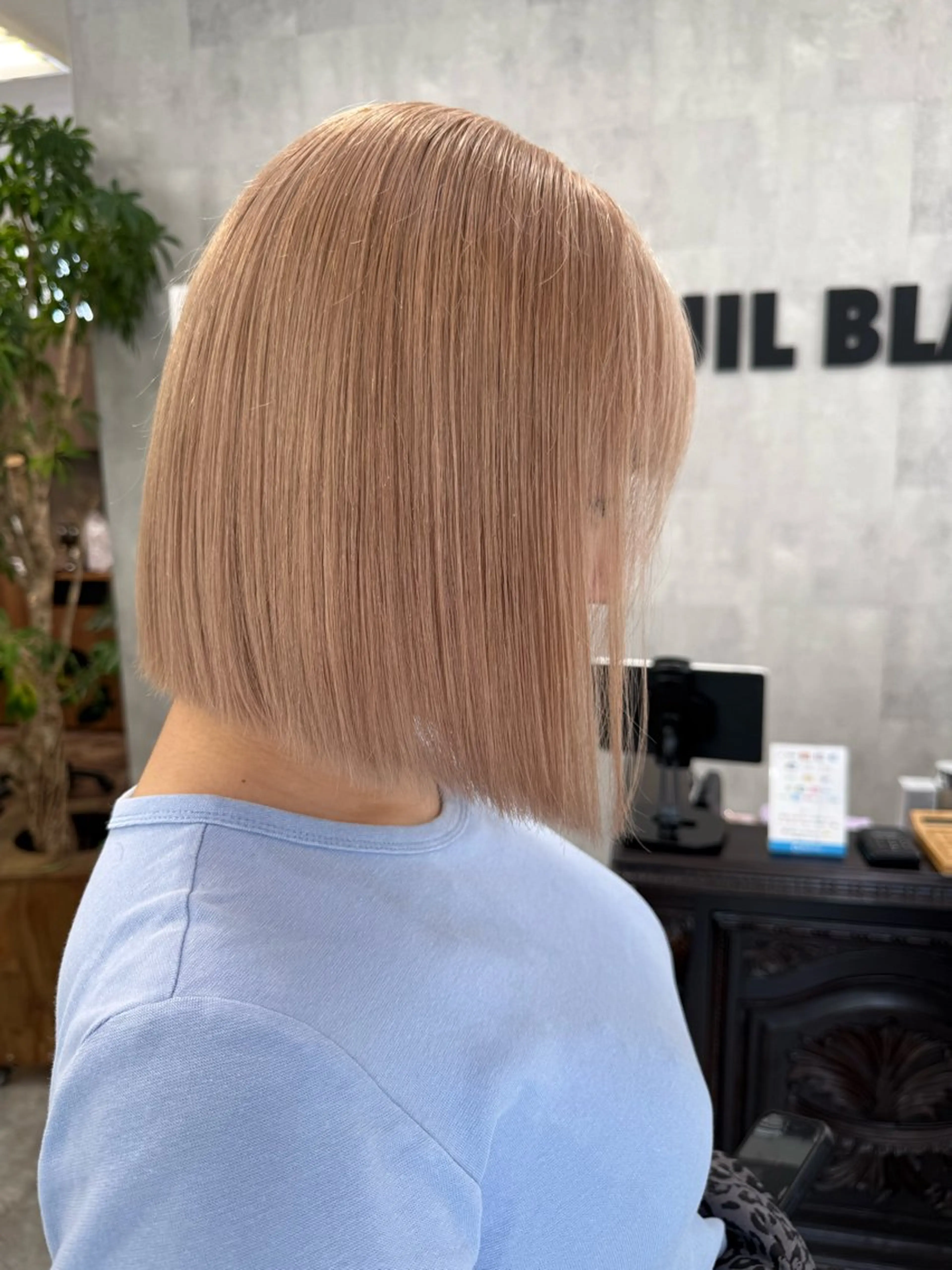 ショート カラー 市毛 結菜のヘアスタイル
