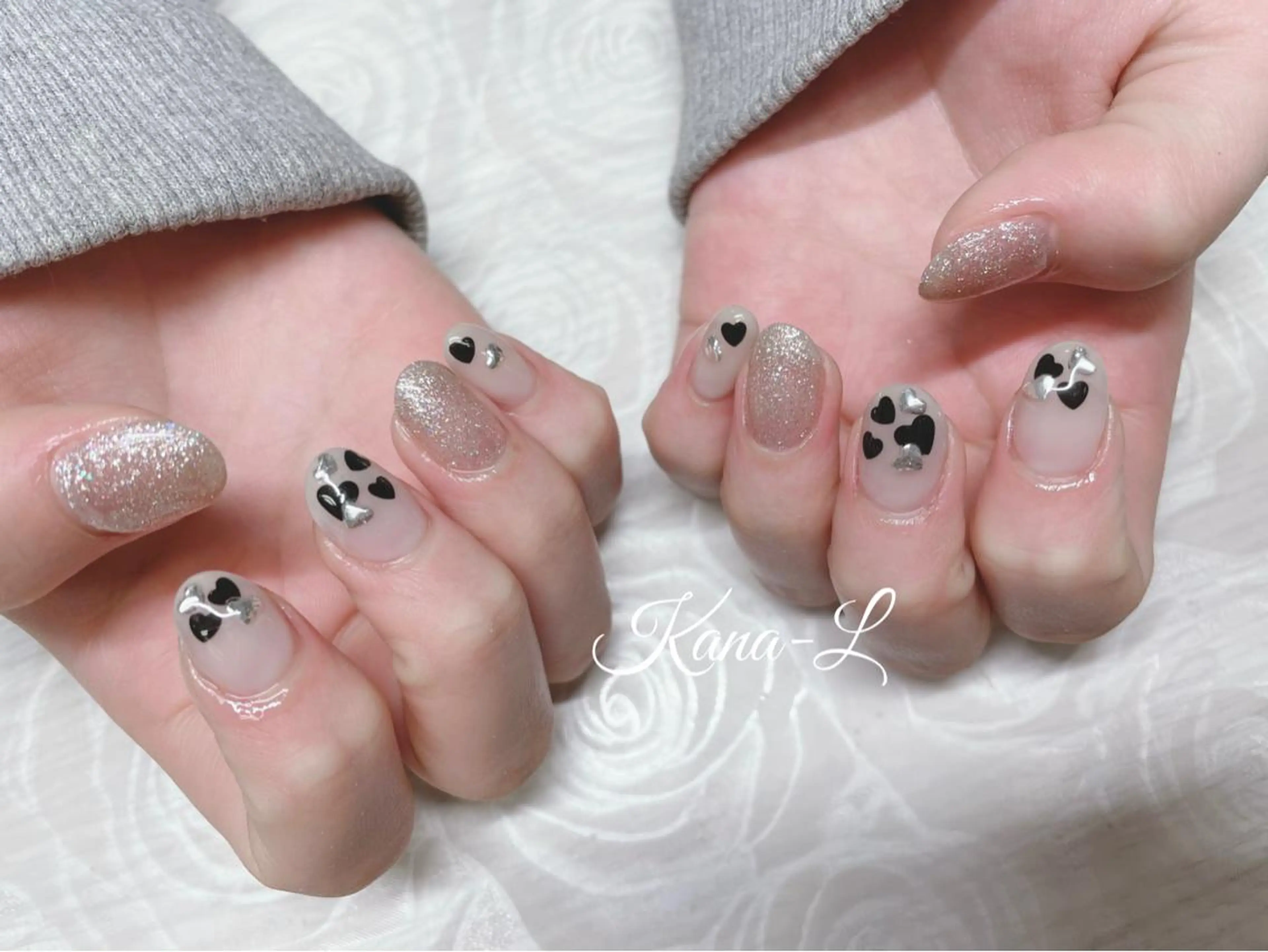 カラー ネイル ハート キラキラネイル 芦辺 香奈のネイルデザイン