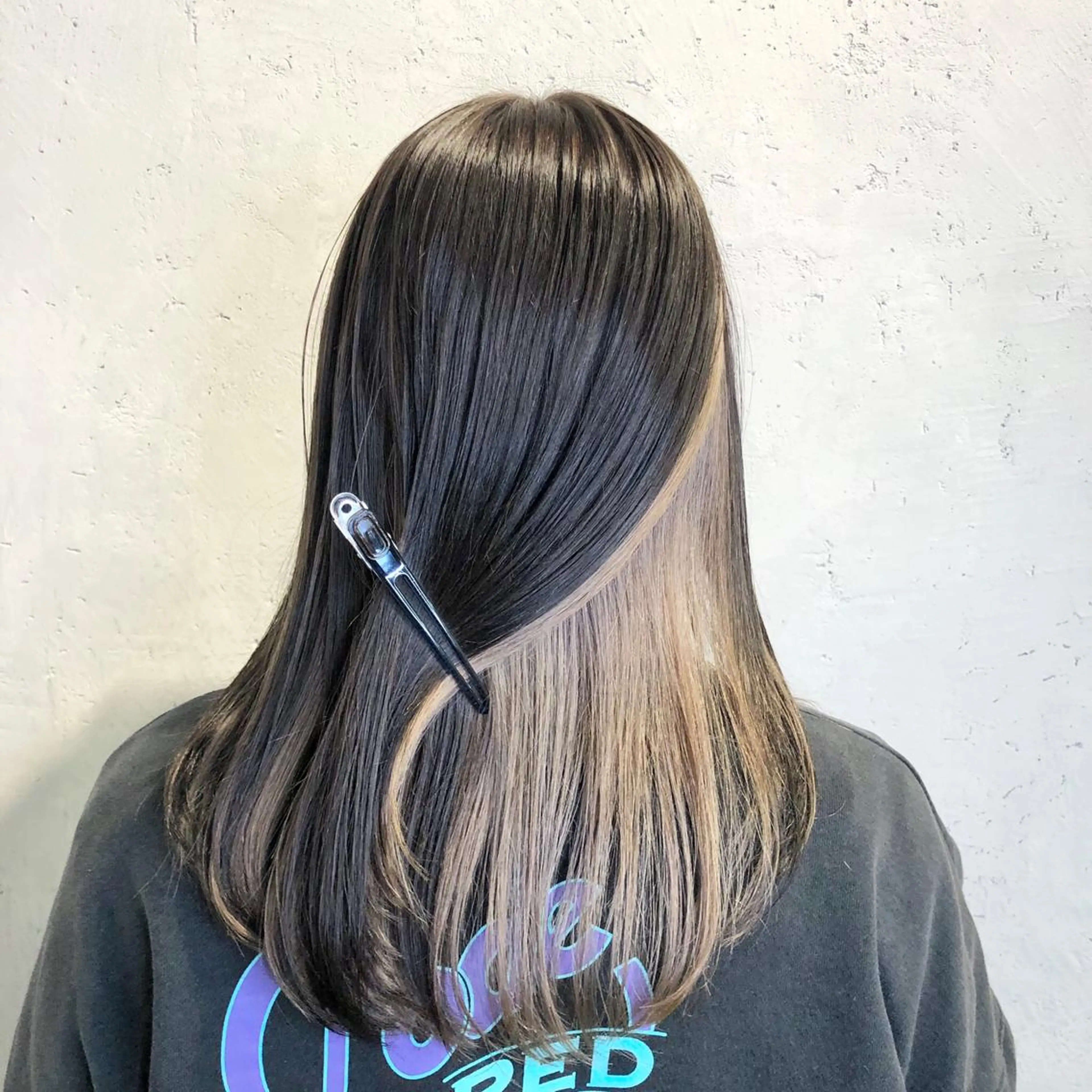 セミロング カラー ヘアアレンジ ｲﾝﾅｰｶﾗｰ屋さん 🫧伊藤拓実のヘアスタイル