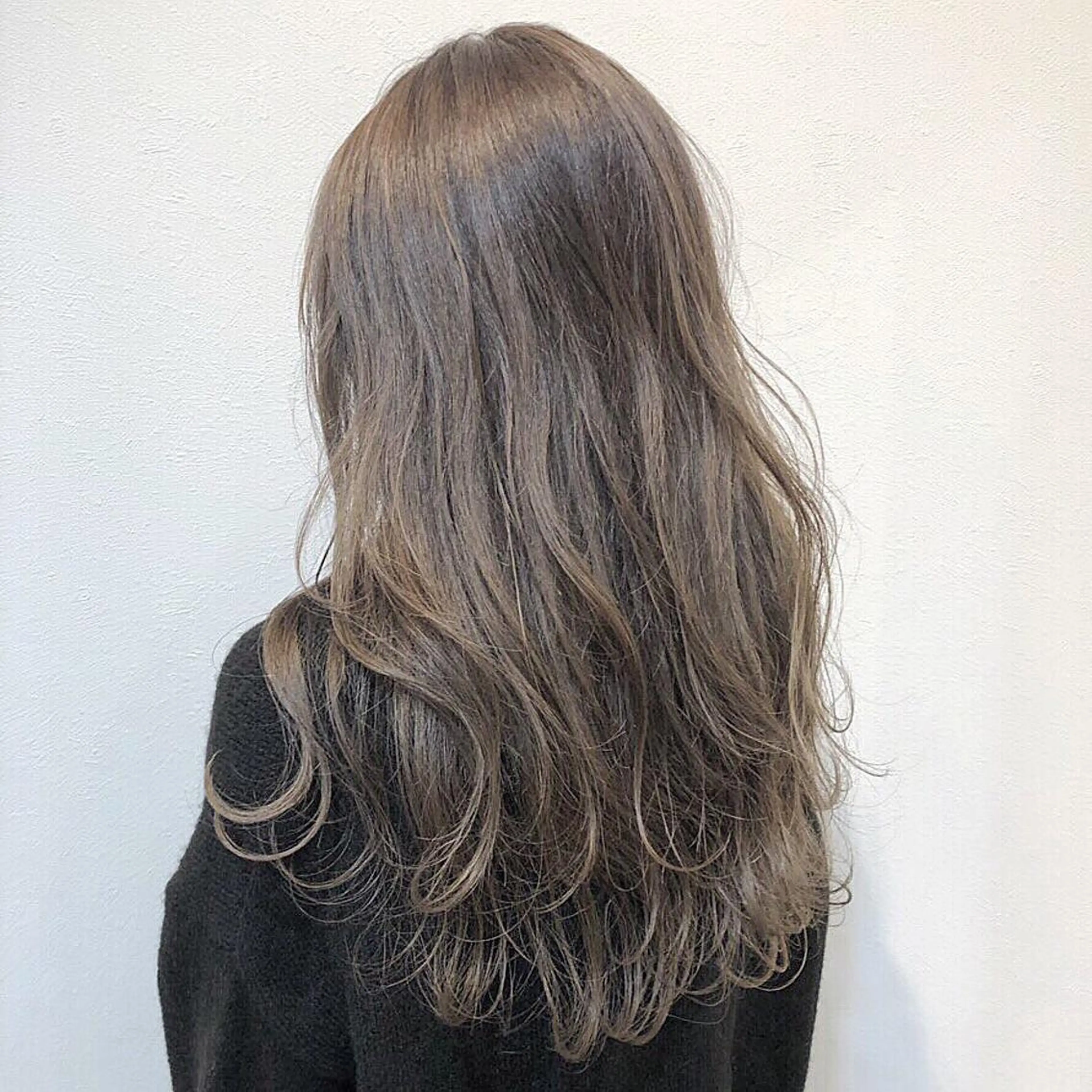 セミロング カラー 髪質改善ストレー ト指名NO.1林駿希のヘアスタイル