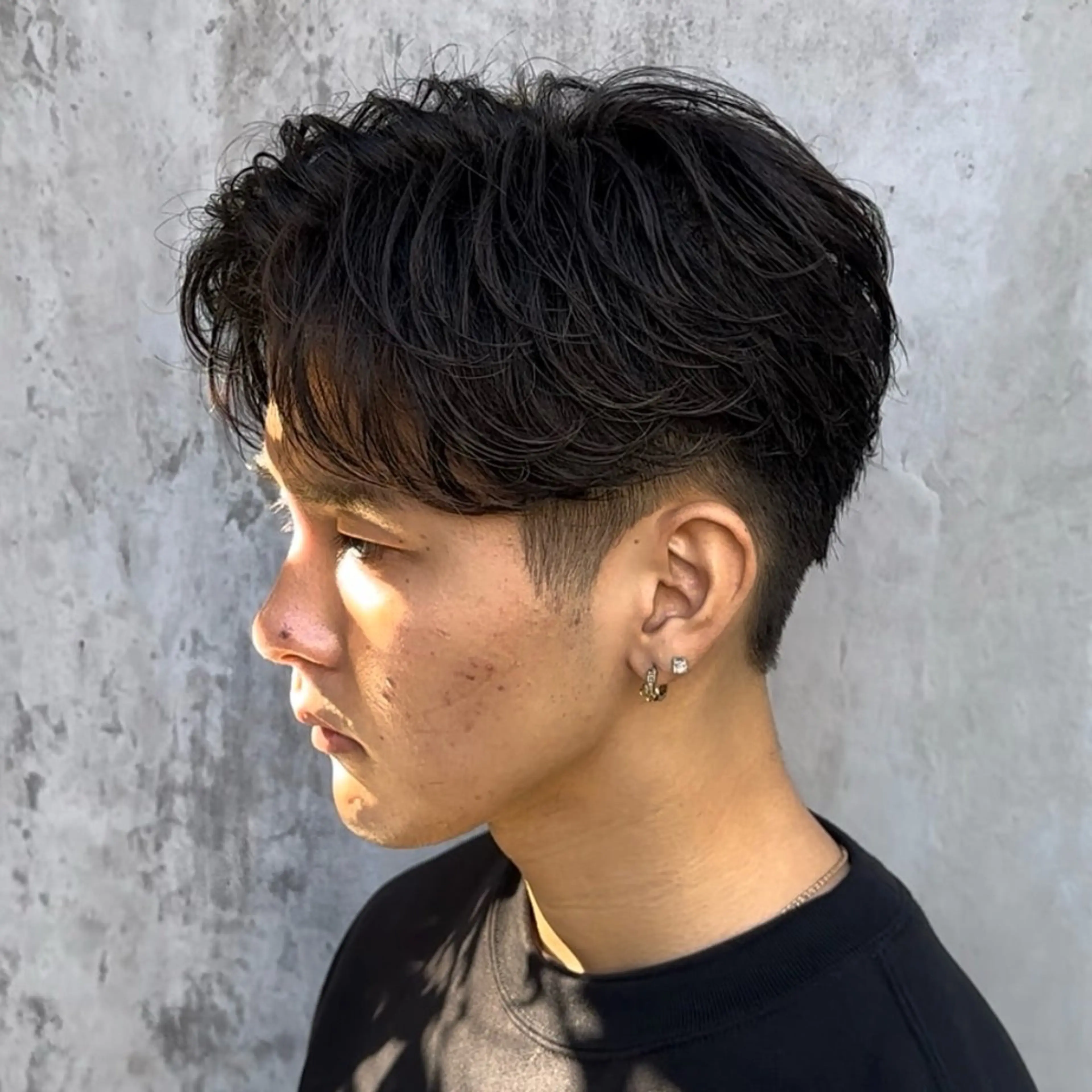 ショート カラー パーマ メンズ センターパート フェザーパーマ メンズパーマ ショートヘア ニュアンスパーマ SALOWIN 原宿 iori所属・🌟原宿指名No.1 センターパート⭐️のヘアスタイル