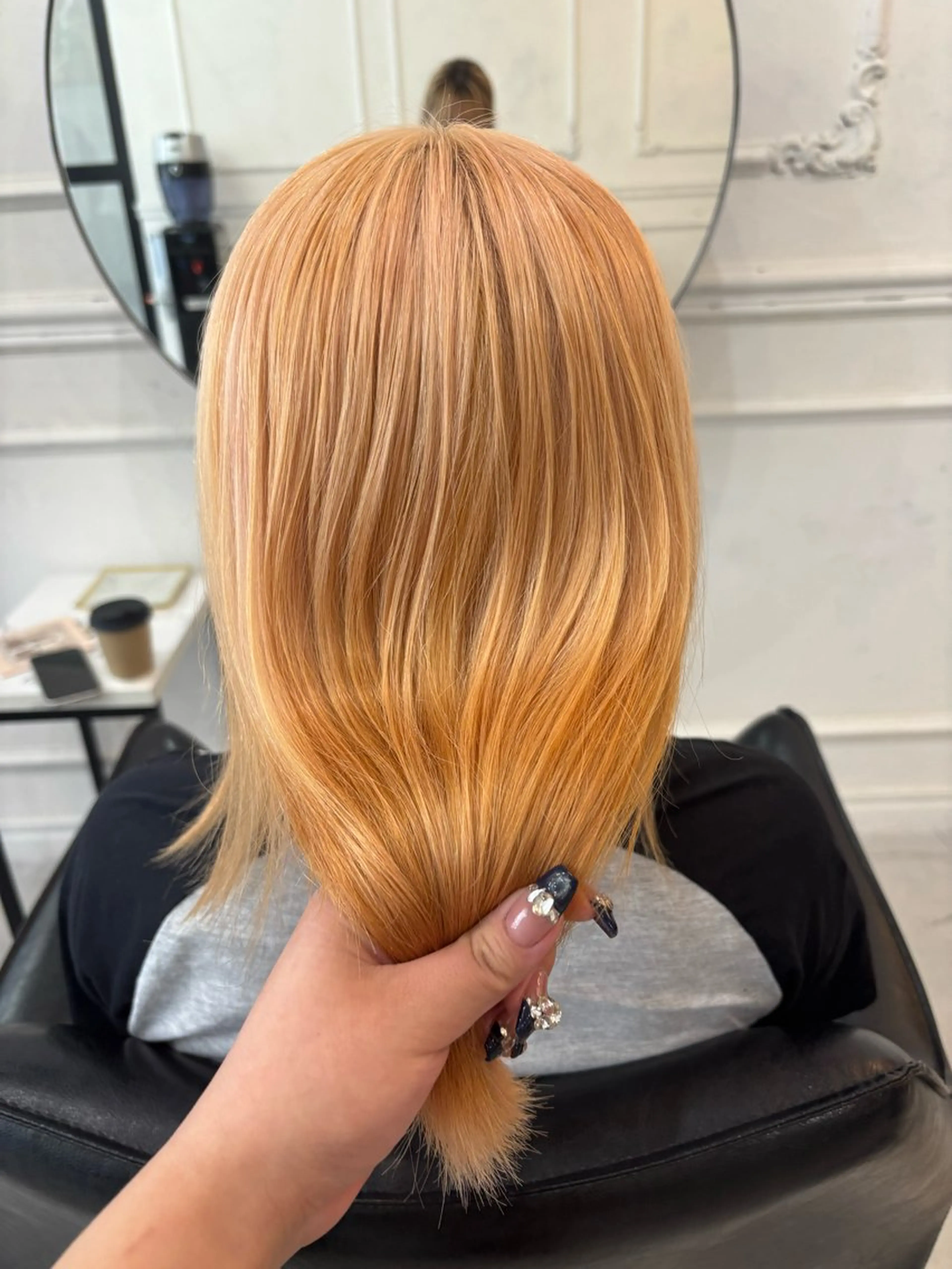 ロング ヘアカラー MaisonHALU さくらのヘアスタイル