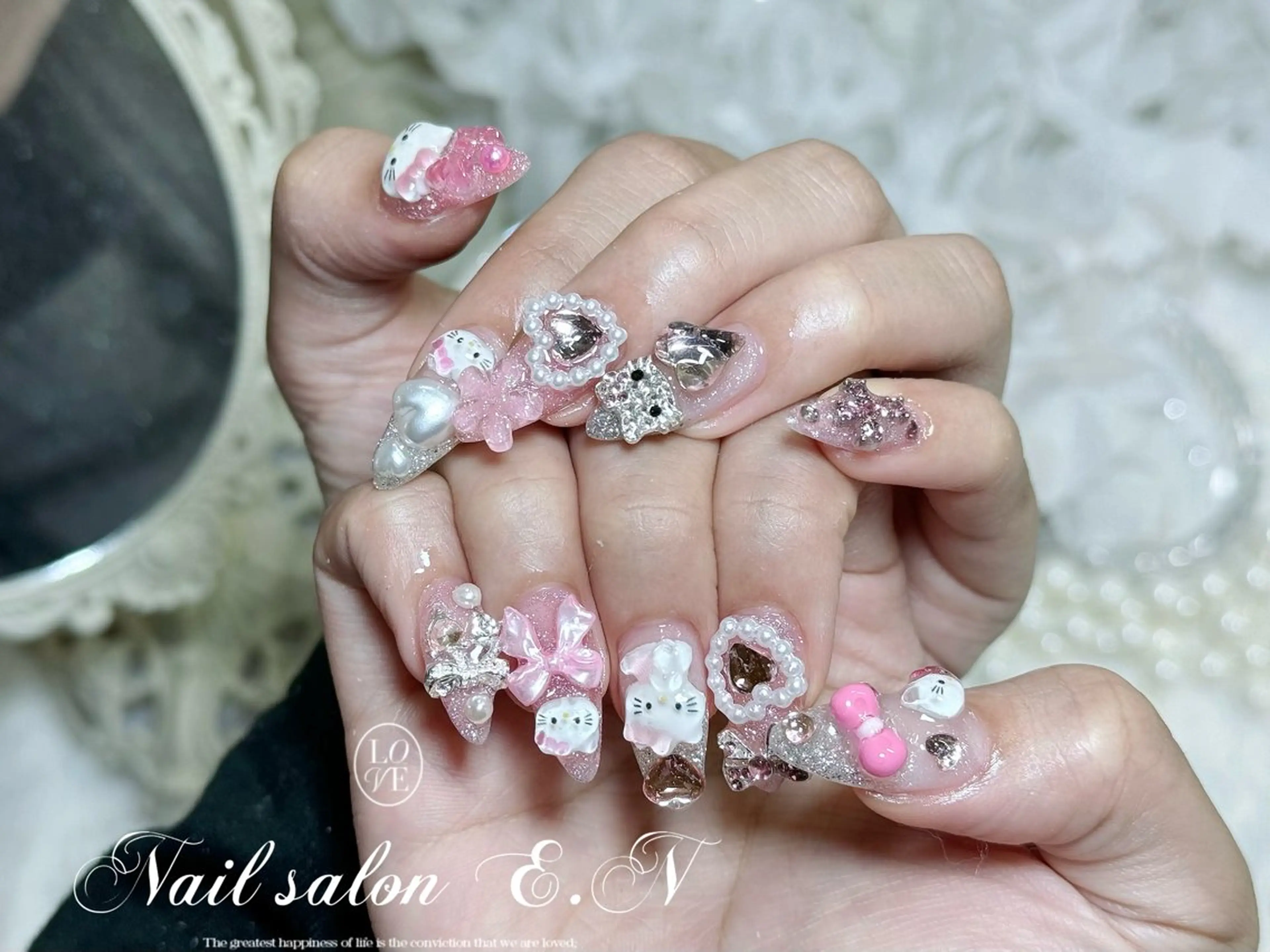 ネイル アートネイル オーロラネイル ガーリー キラキラネイル 韓国ネイル E.N🦋 長さ出し/持ち込みのネイルデザイン