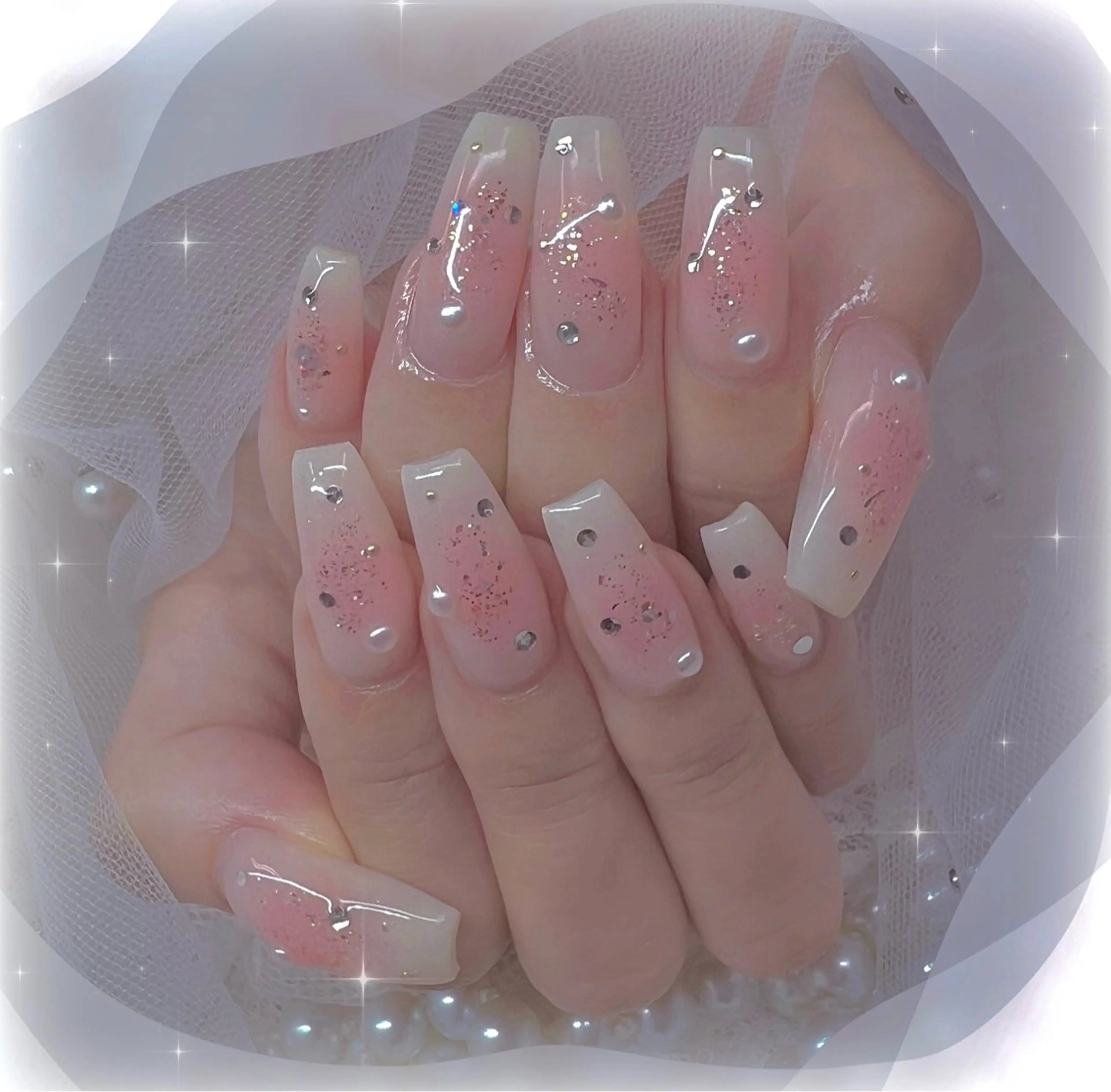 ネイル チークネイル フレンチネイル ガーリー ガラスフレンチ グラデーション ハンドネイル ハンドケア Chill Nailsalonのネイルデザイン