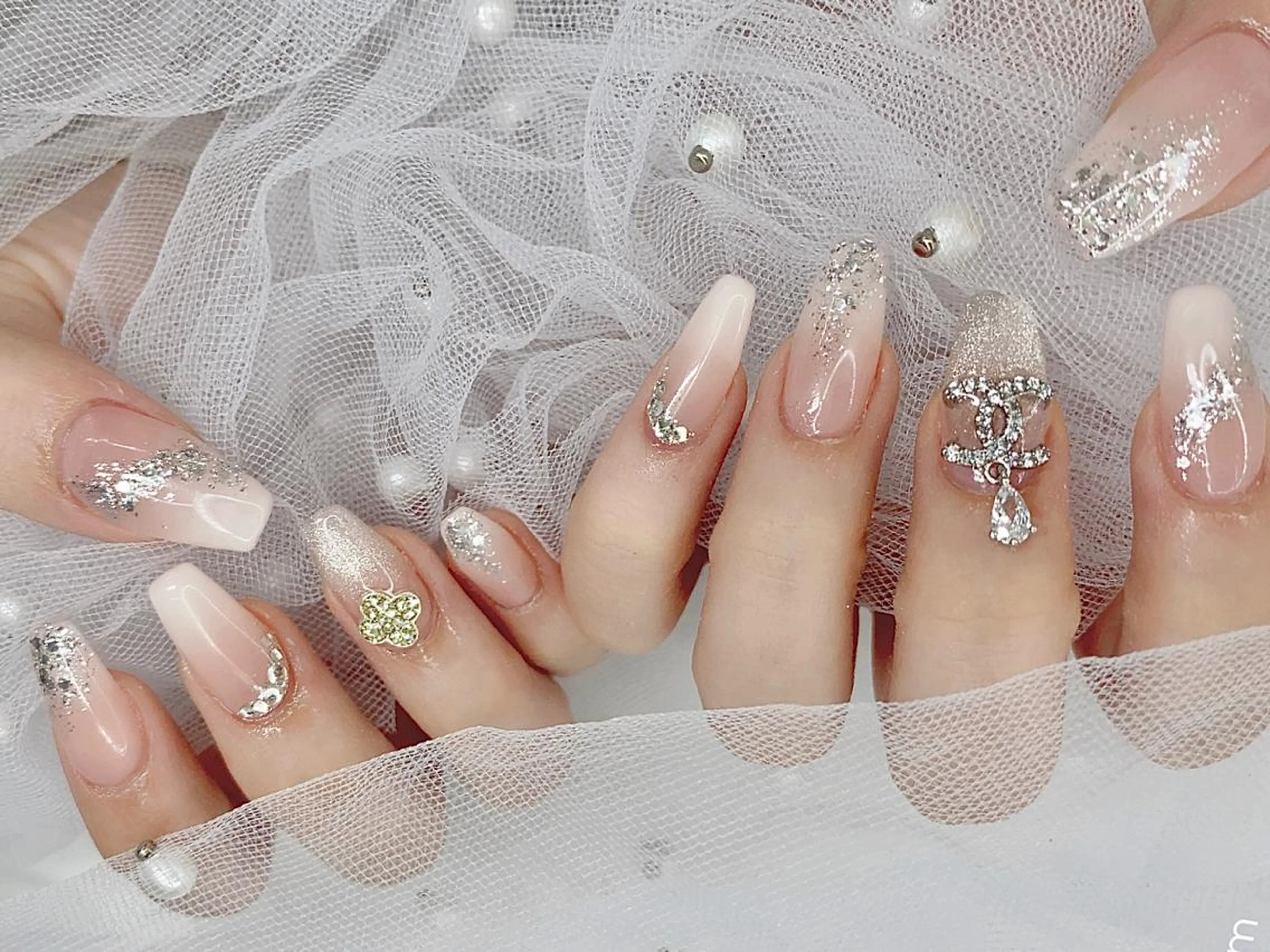 ネイル I-nailロング /ワンホン/キラキラのネイルデザイン