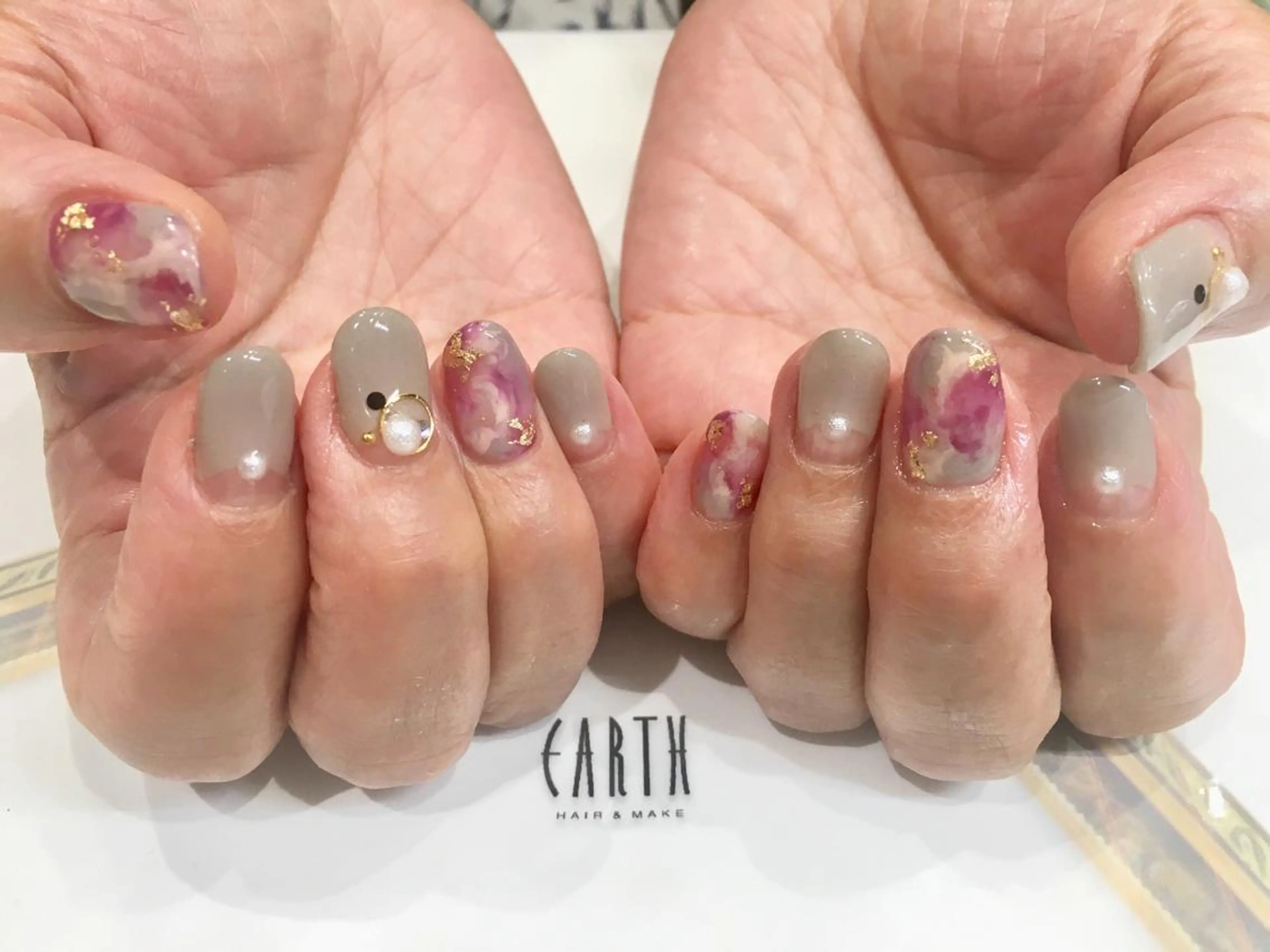 ネイル フレンチネイル 逆フレンチ 佐藤 まりえのネイルデザイン