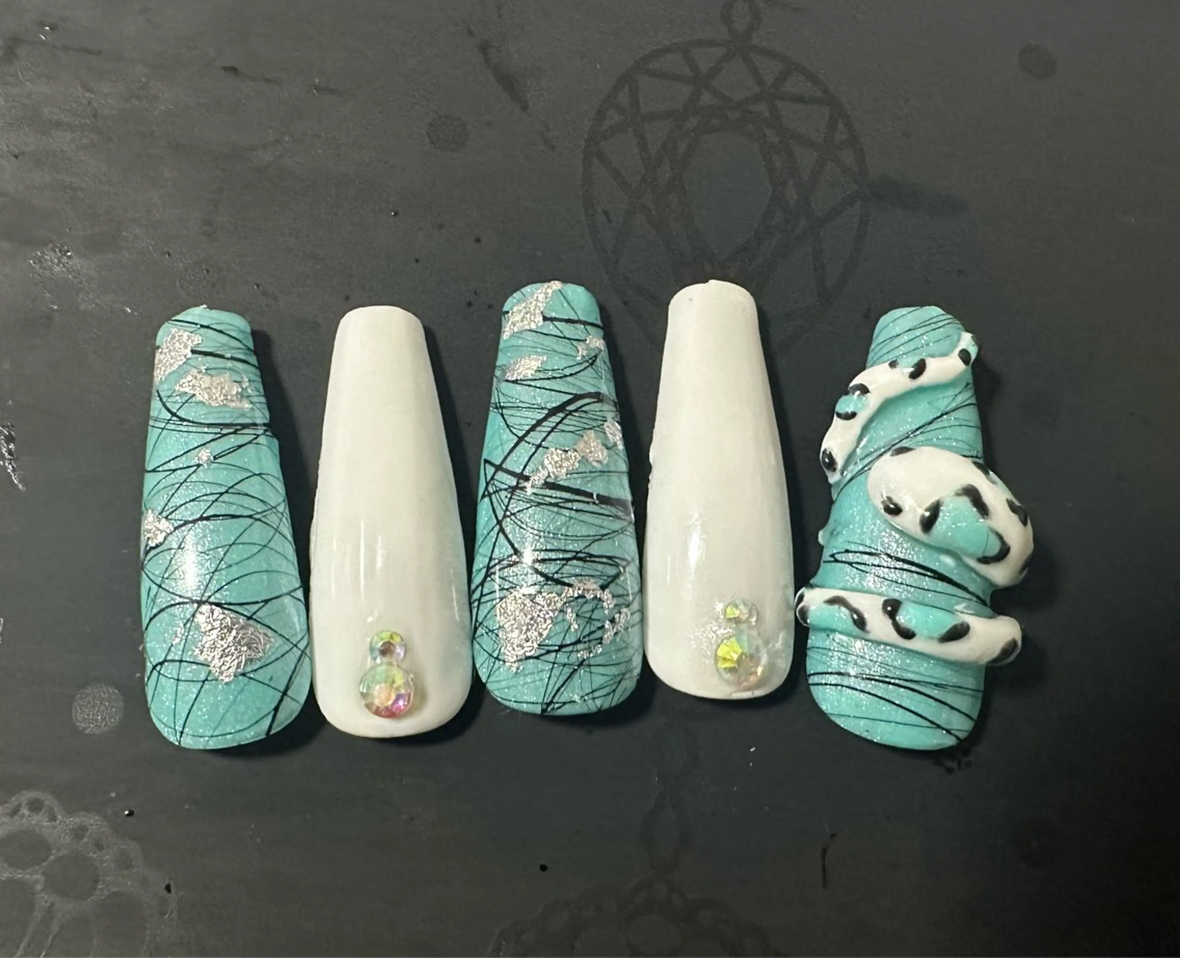 ネイル チークネイル フットネイル ジェルネイル マグネットネイル ニュアンスネイル grace グレースのネイルデザイン