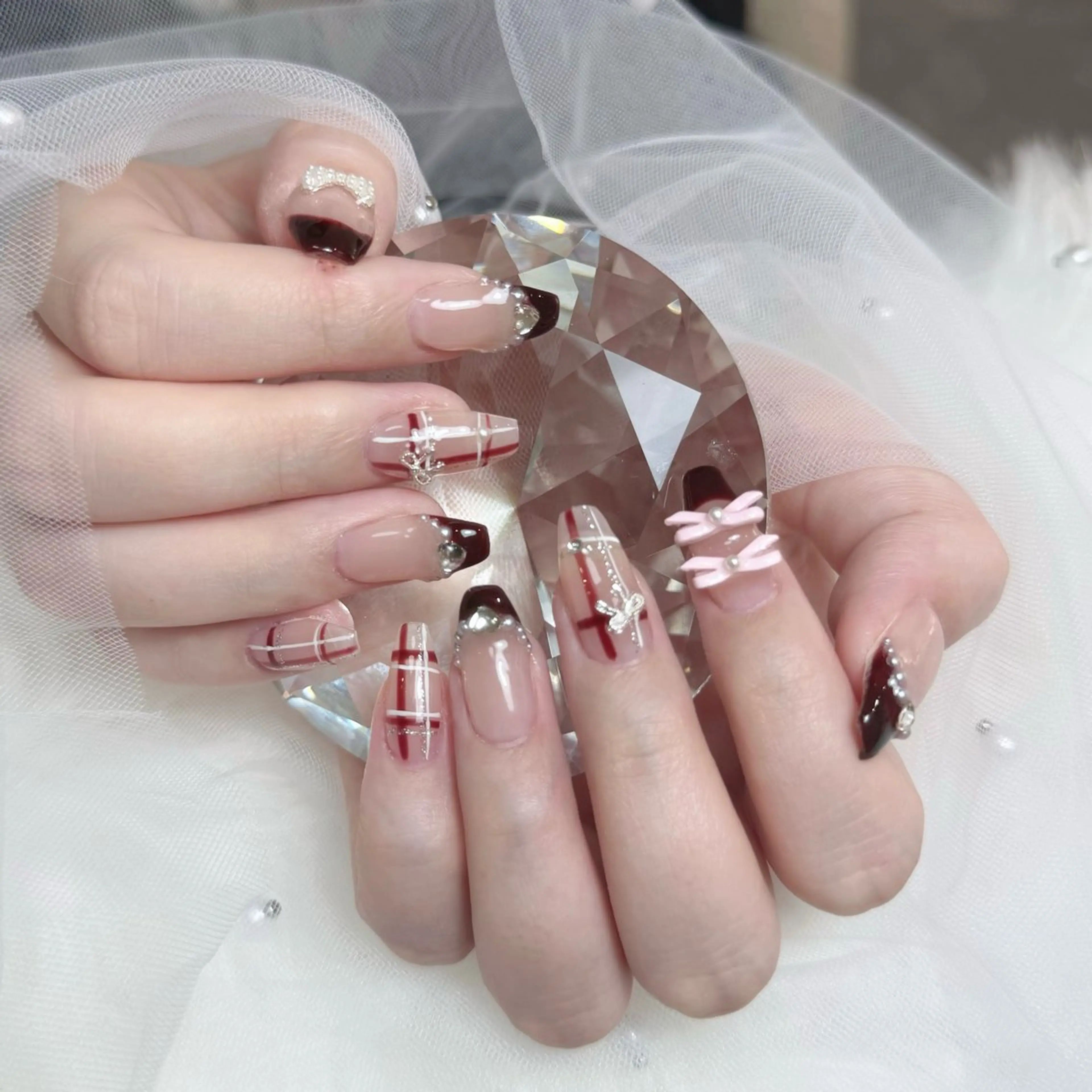 ネイル フレンチネイル ジェルネイル キラキラネイル 韓国ネイル マグネットネイル Julli NailStudioのネイルデザイン