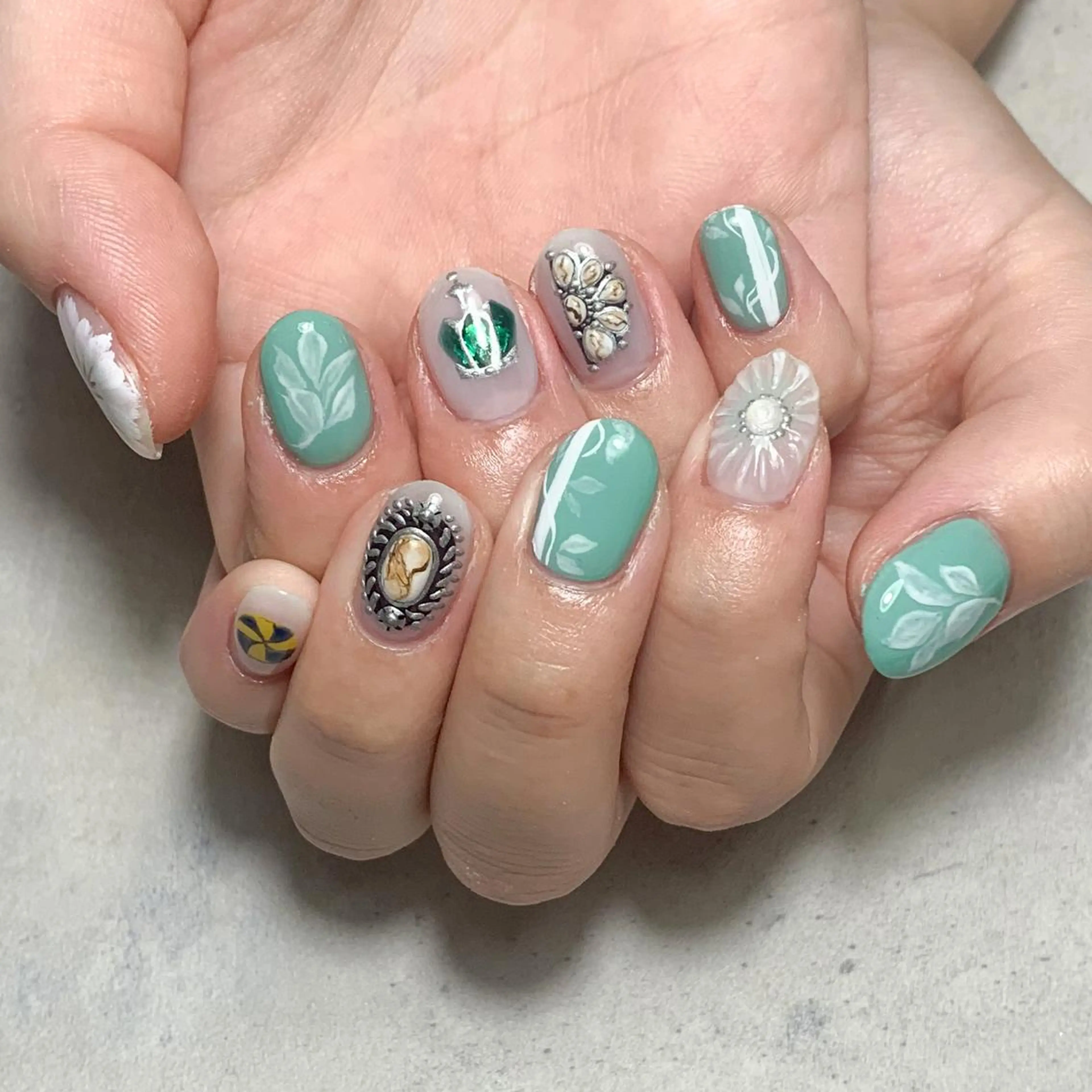 ネイル ハンドネイル atelier FIORITURA所属・FIORITURA aiのネイルデザイン